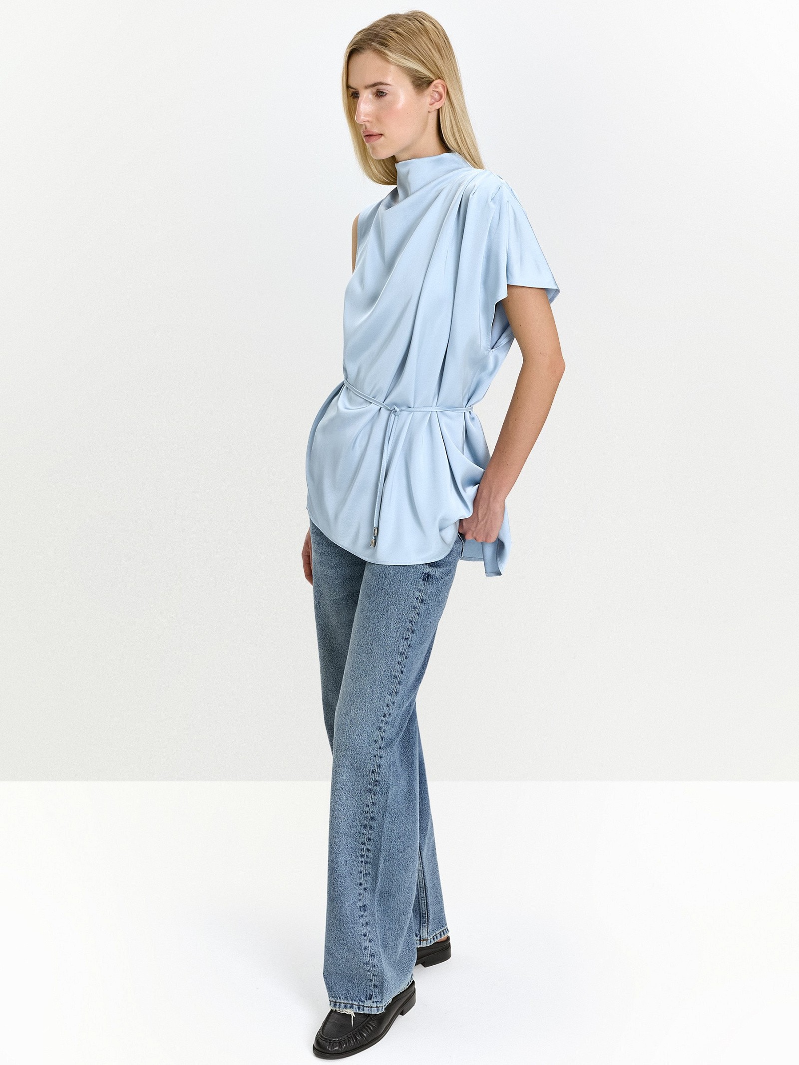 Блузка с поясом