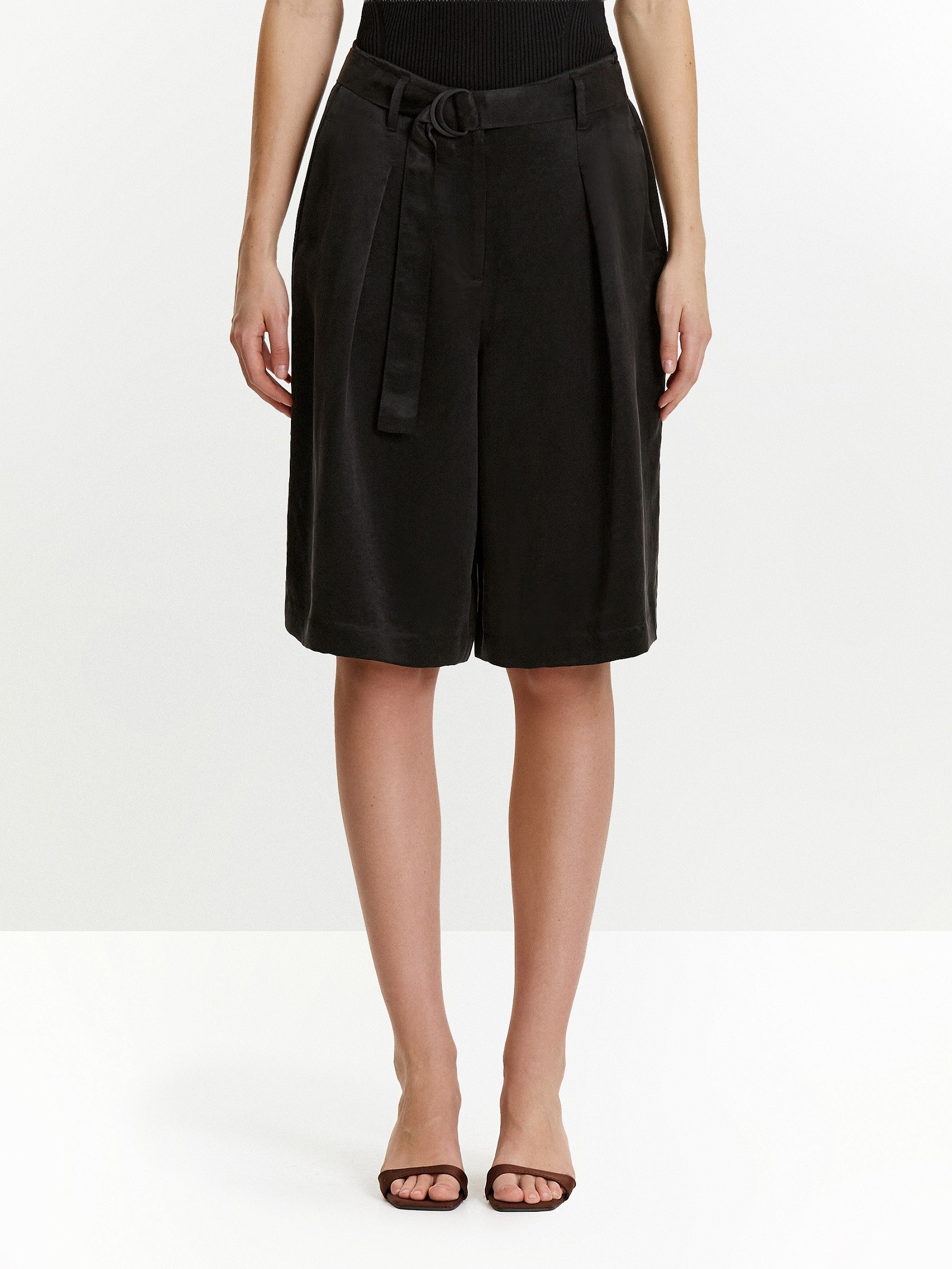 Однотонные шорты