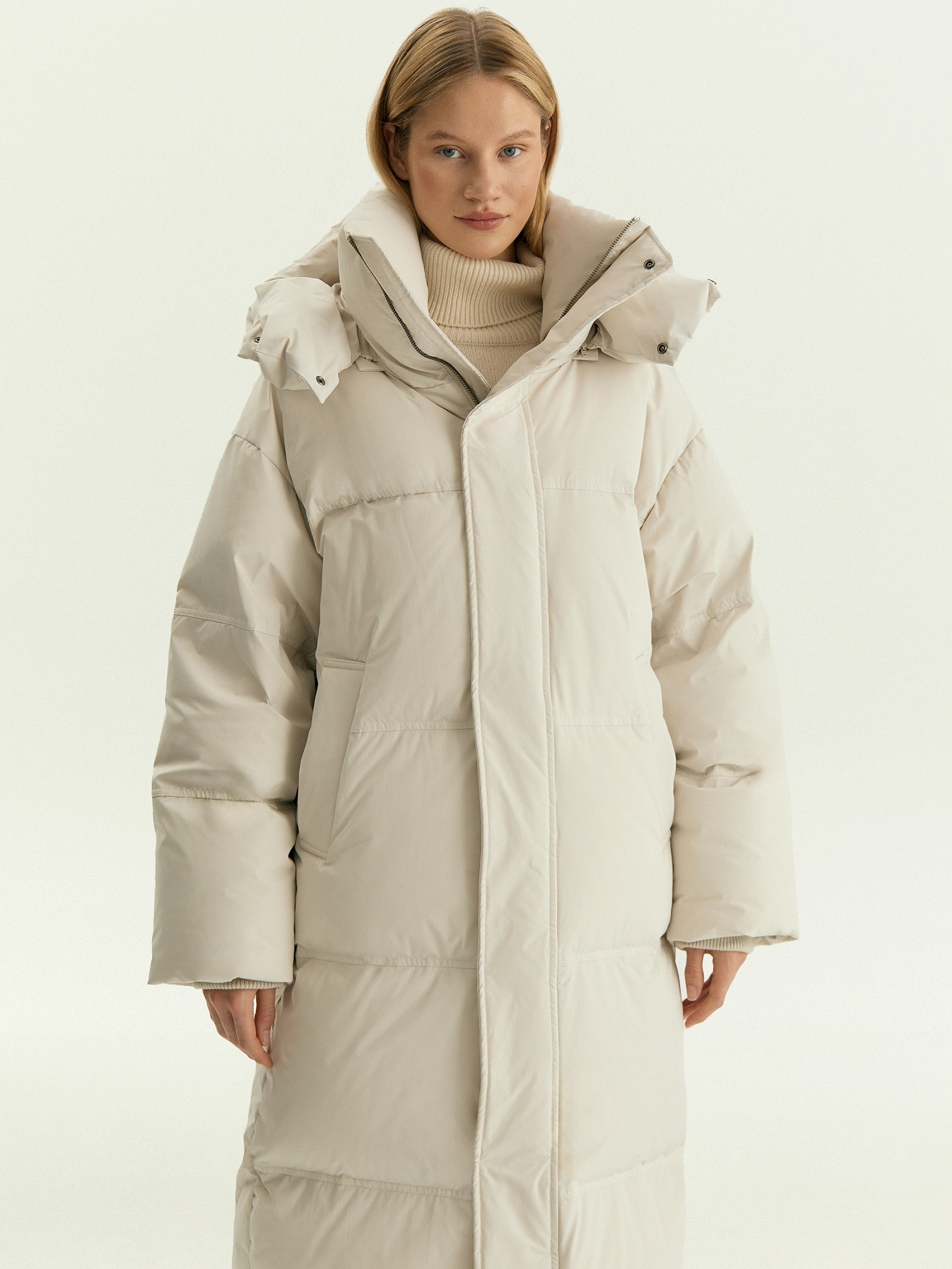 Удлинённый пуховик с пухом и пером