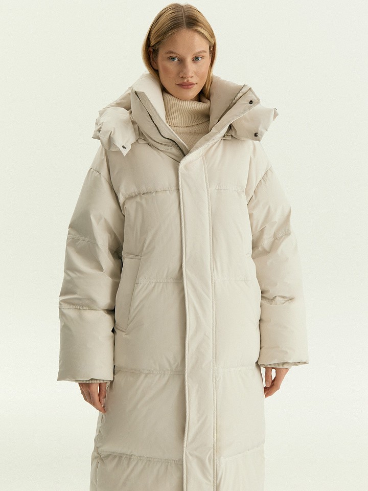 Удлинённый пуховик с пухом и пером