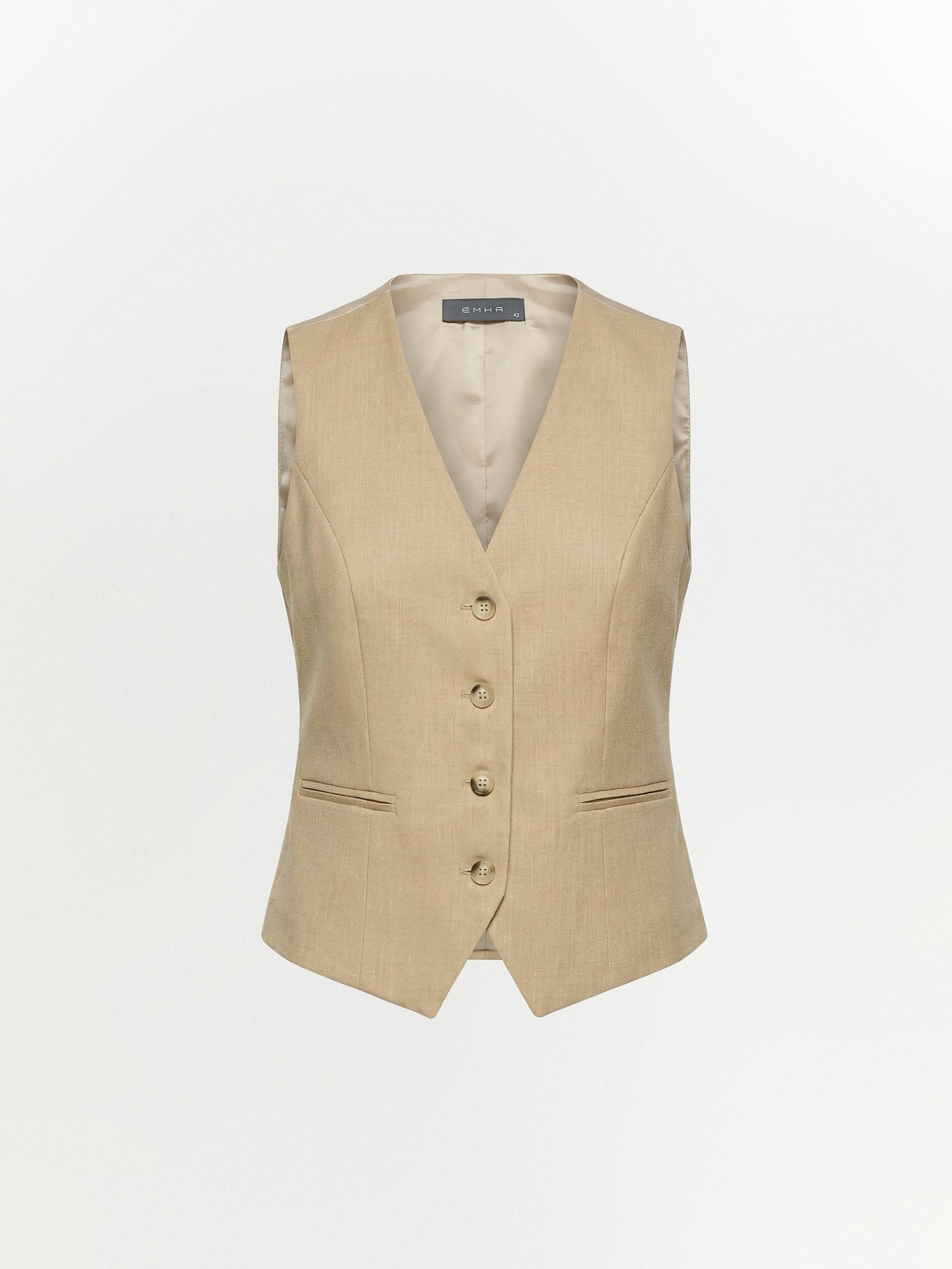 Жилет приталенного кроя