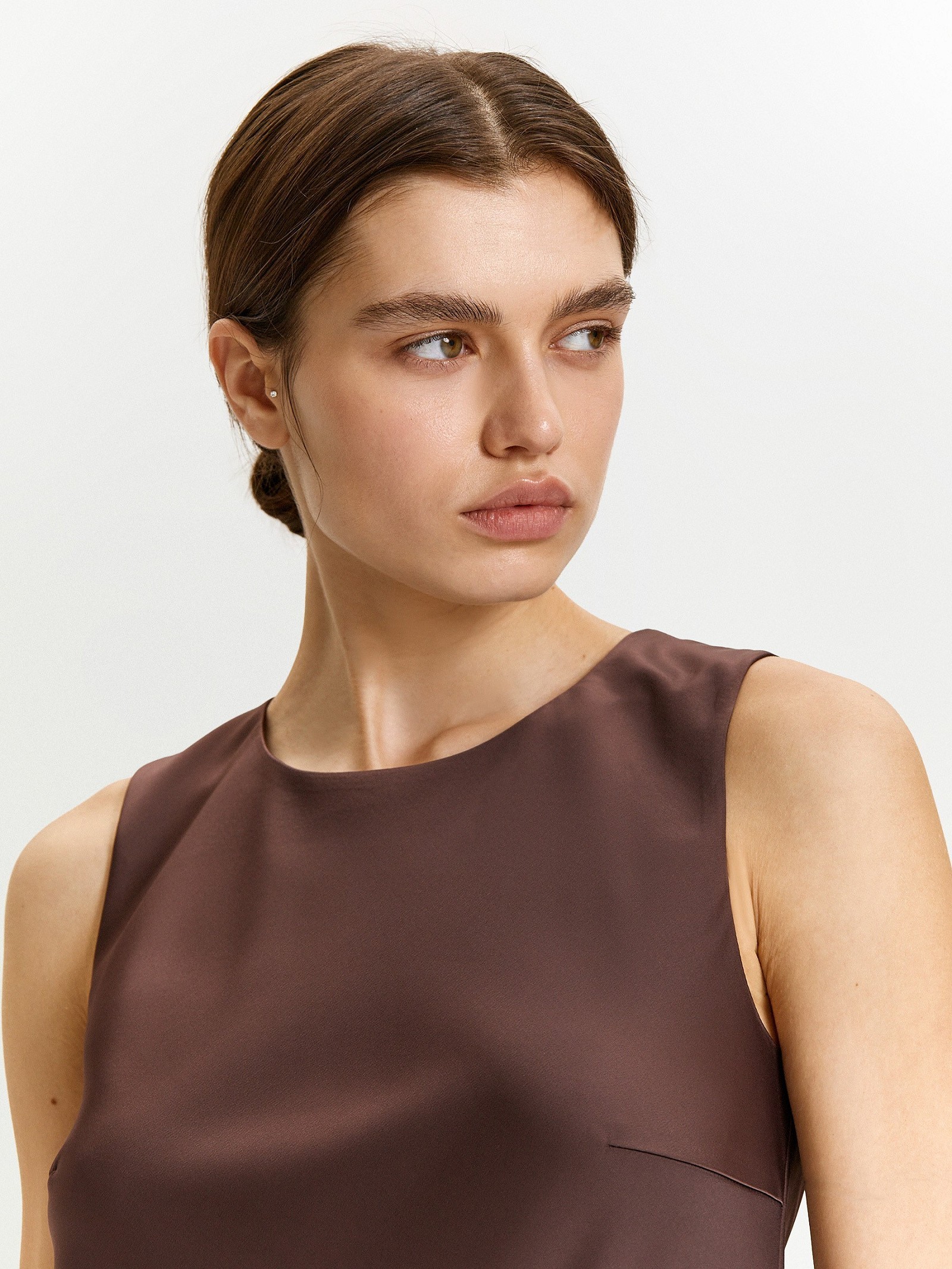 Платье без рукавов