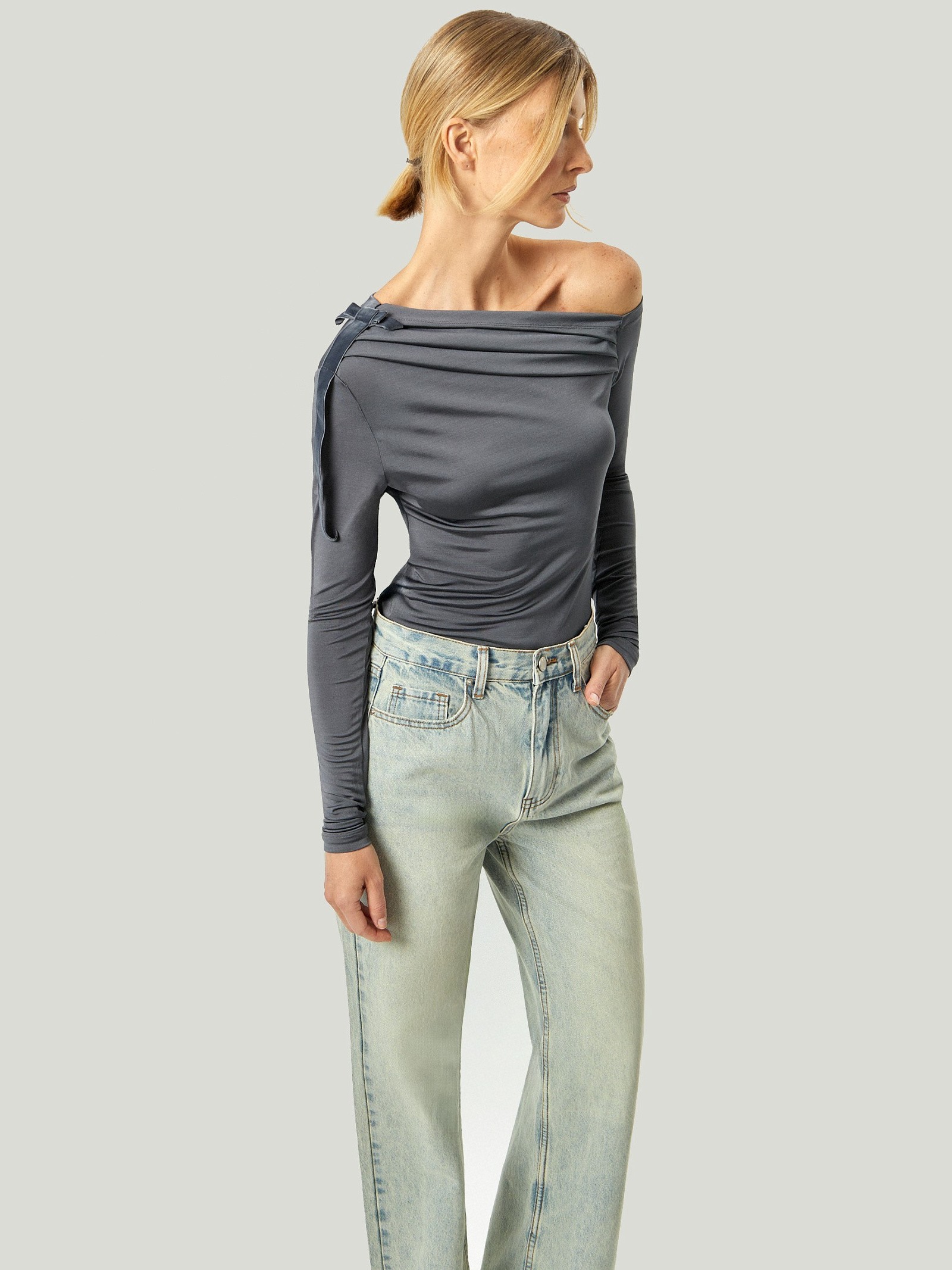 Лонгслив с ассиметрией