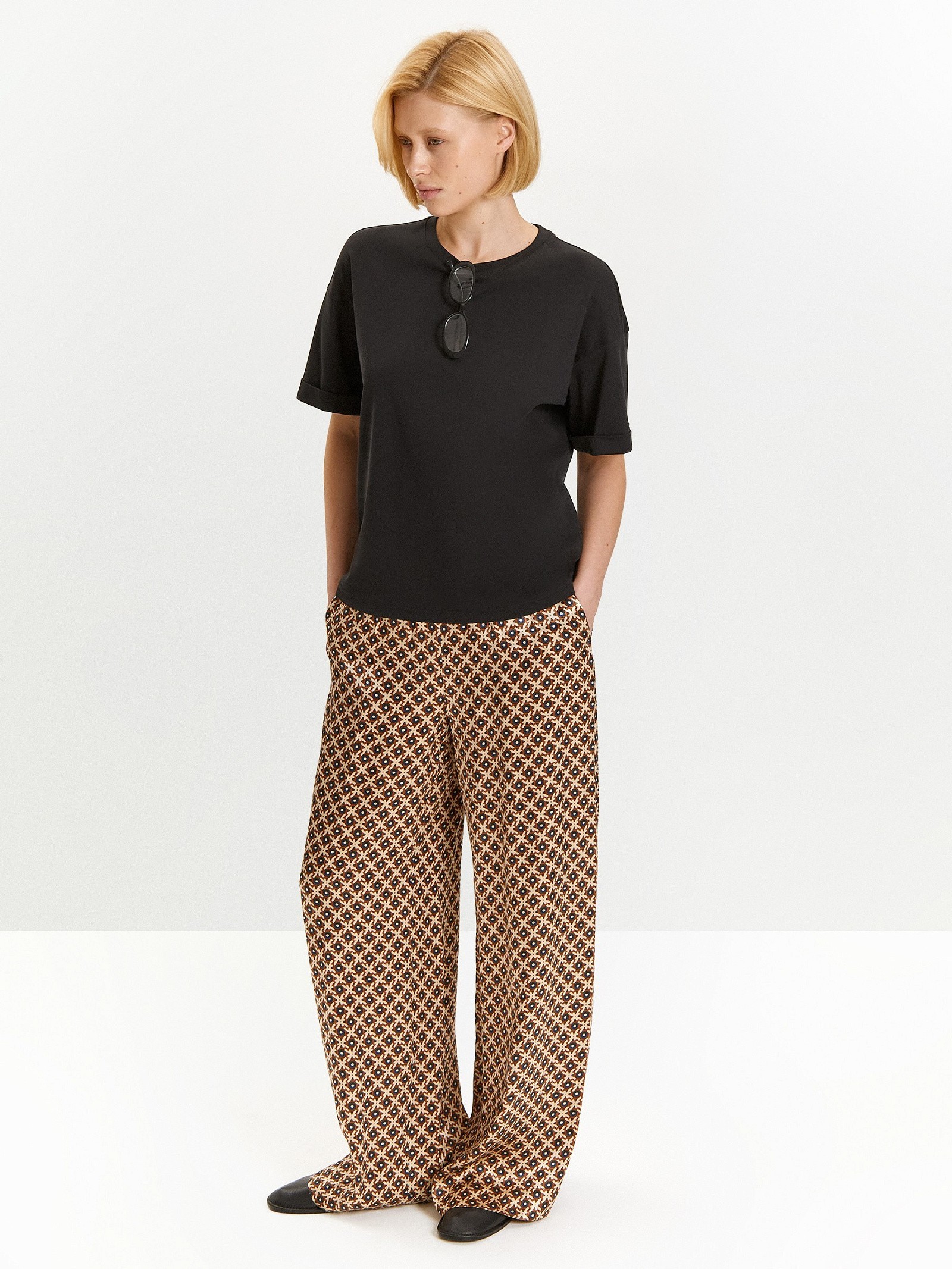 Брюки на резинке широкого кроя из вискозного сатина