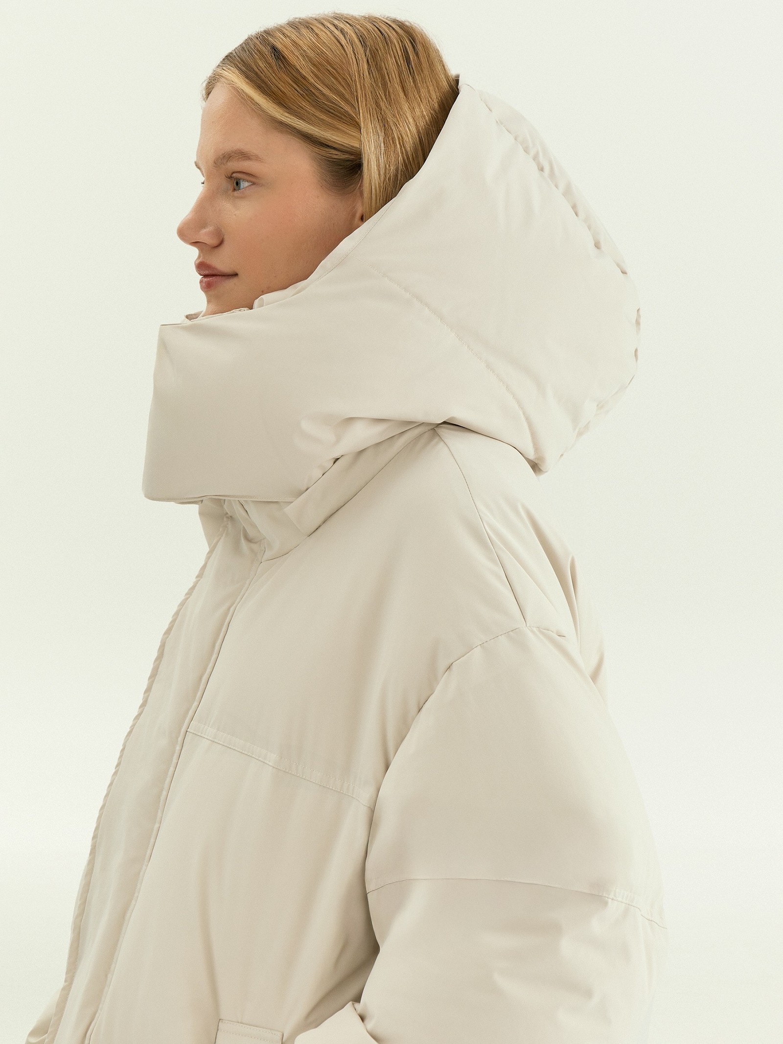 Удлинённый пуховик с пухом и пером