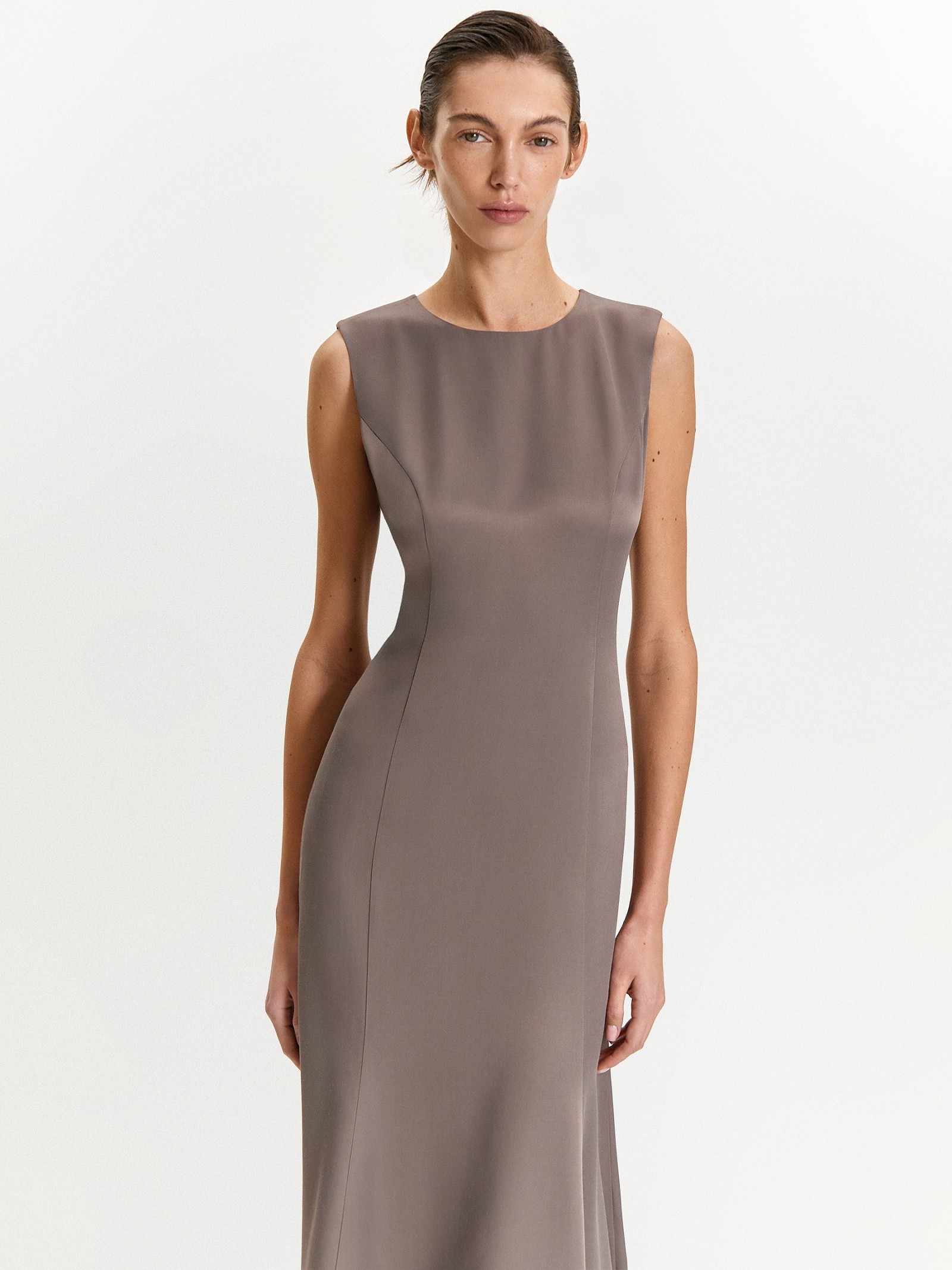 Платье без рукавов