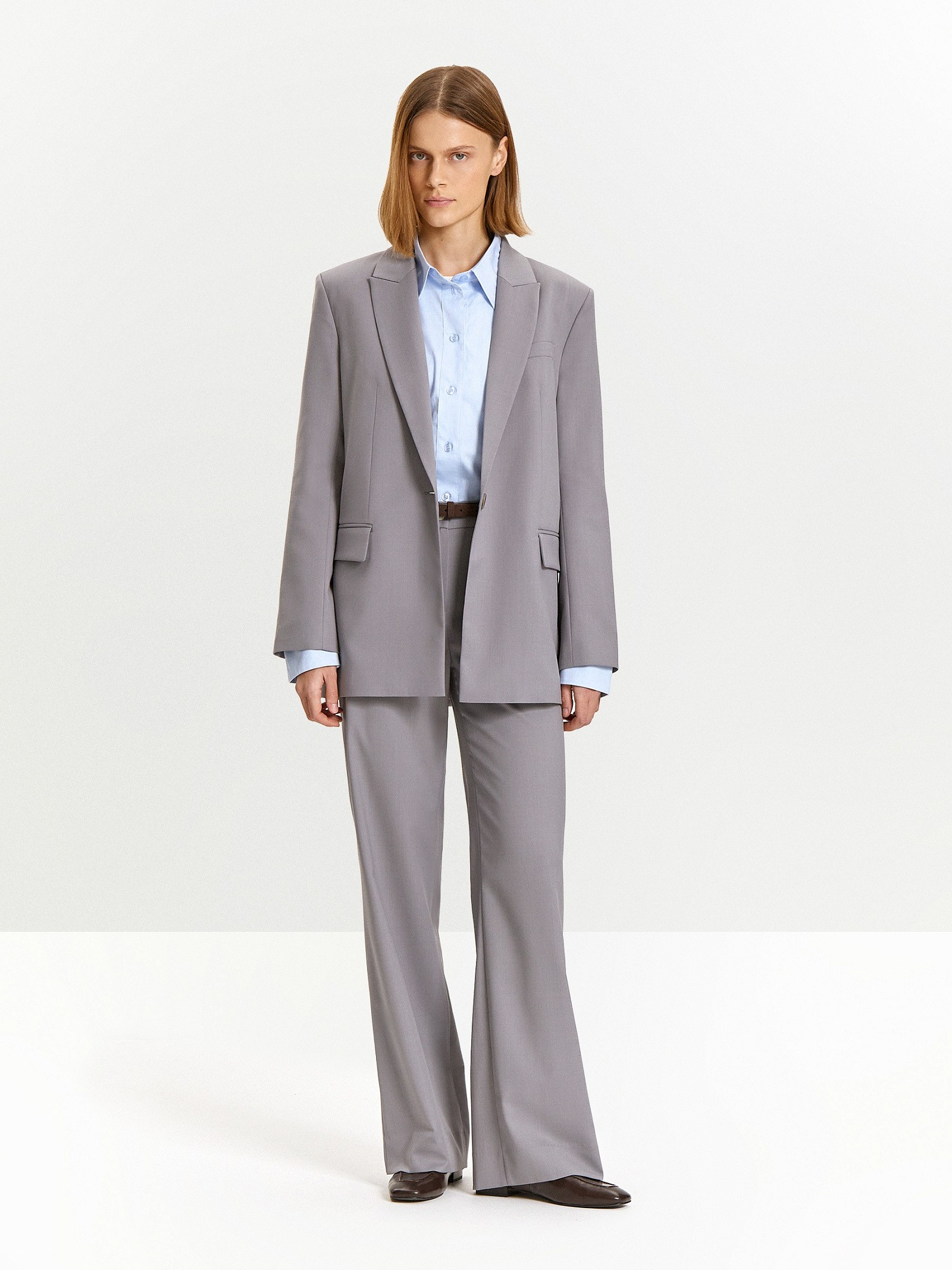 Брюки прямого кроя с защипами из костюмной шерсти