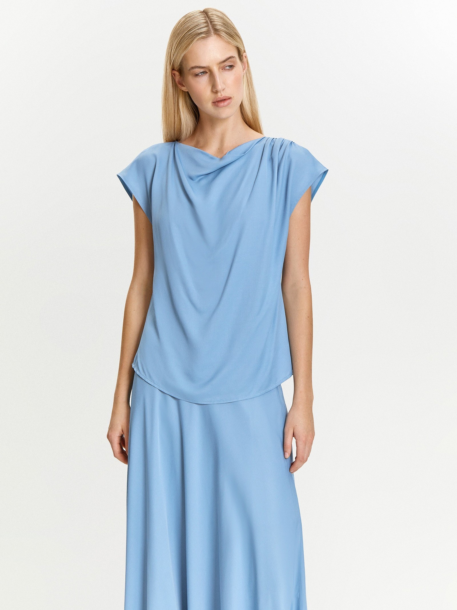 Блузка однотонная