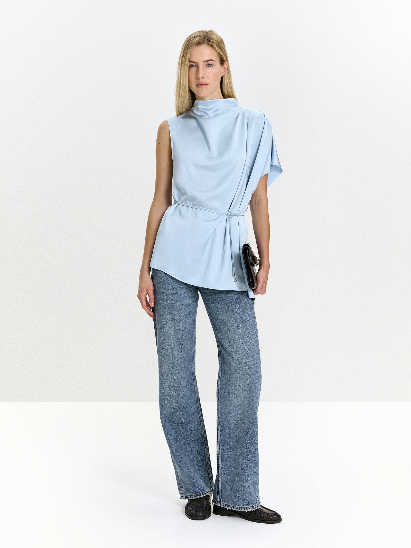 Блузка с поясом
