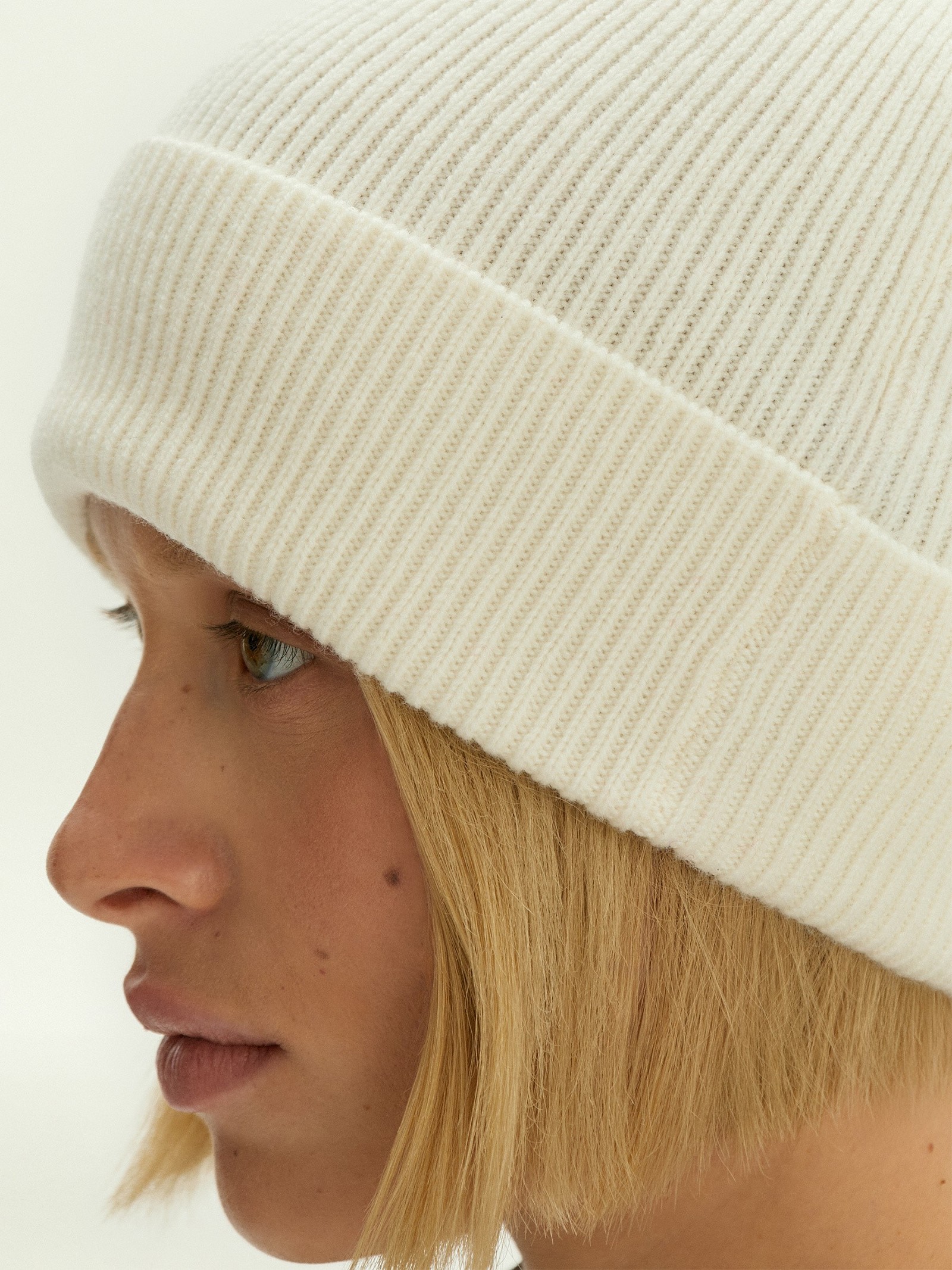 Шапка из шерсти и кашемира