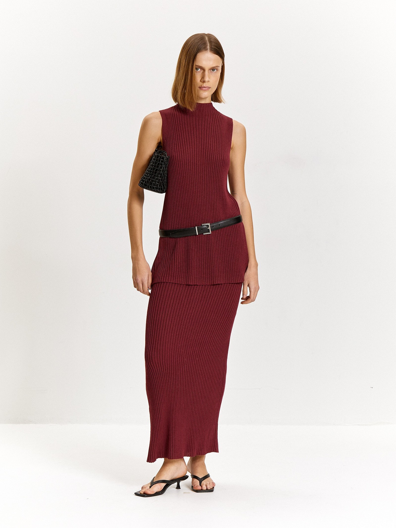 Трикотажный топ с разрезом на спине