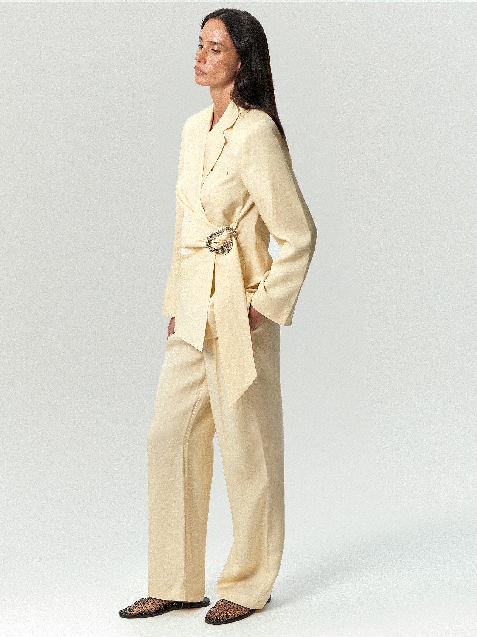 Брюки широкого кроя с защипами с добавлением льна