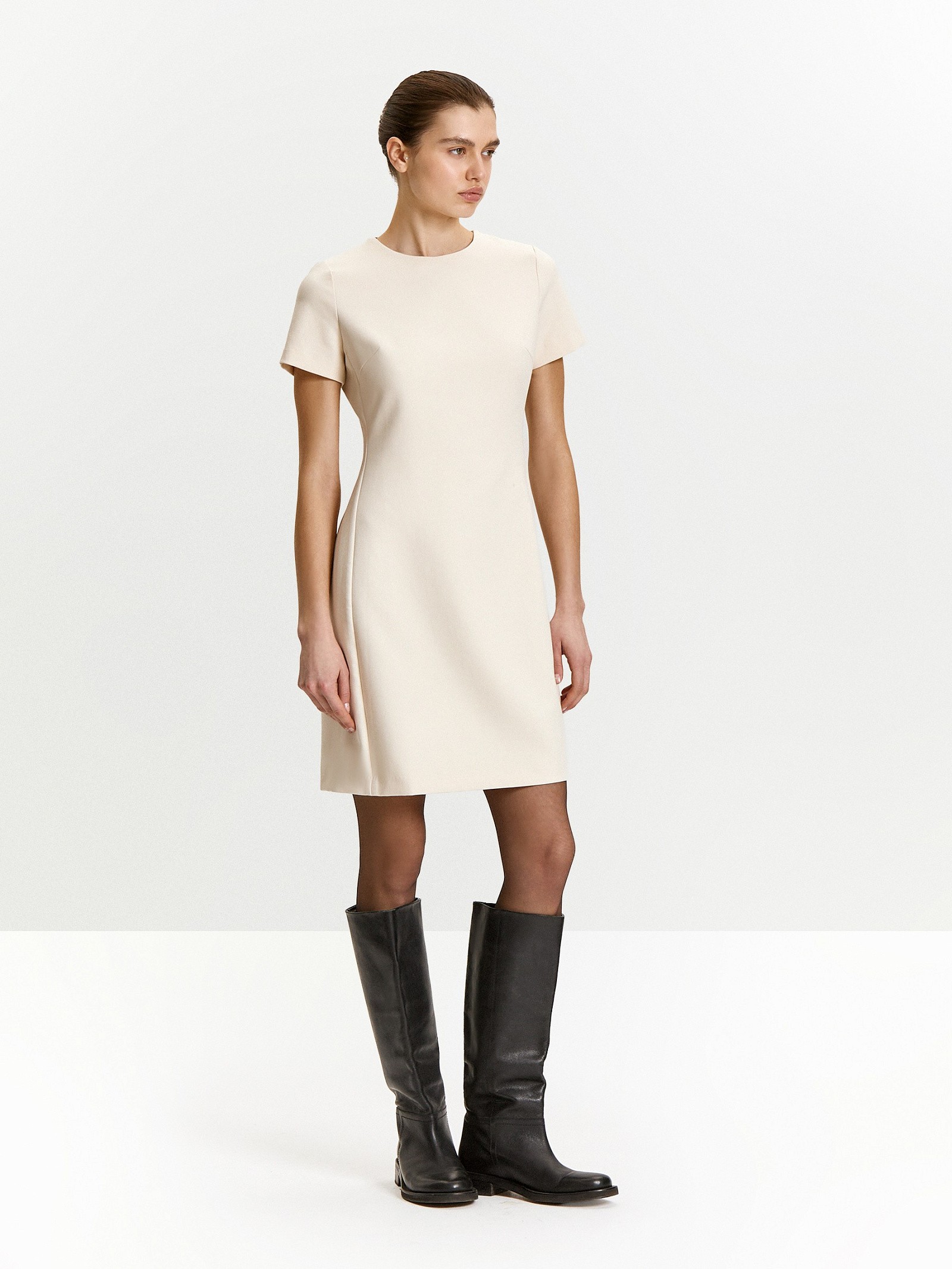 Платье мини приталенного кроя