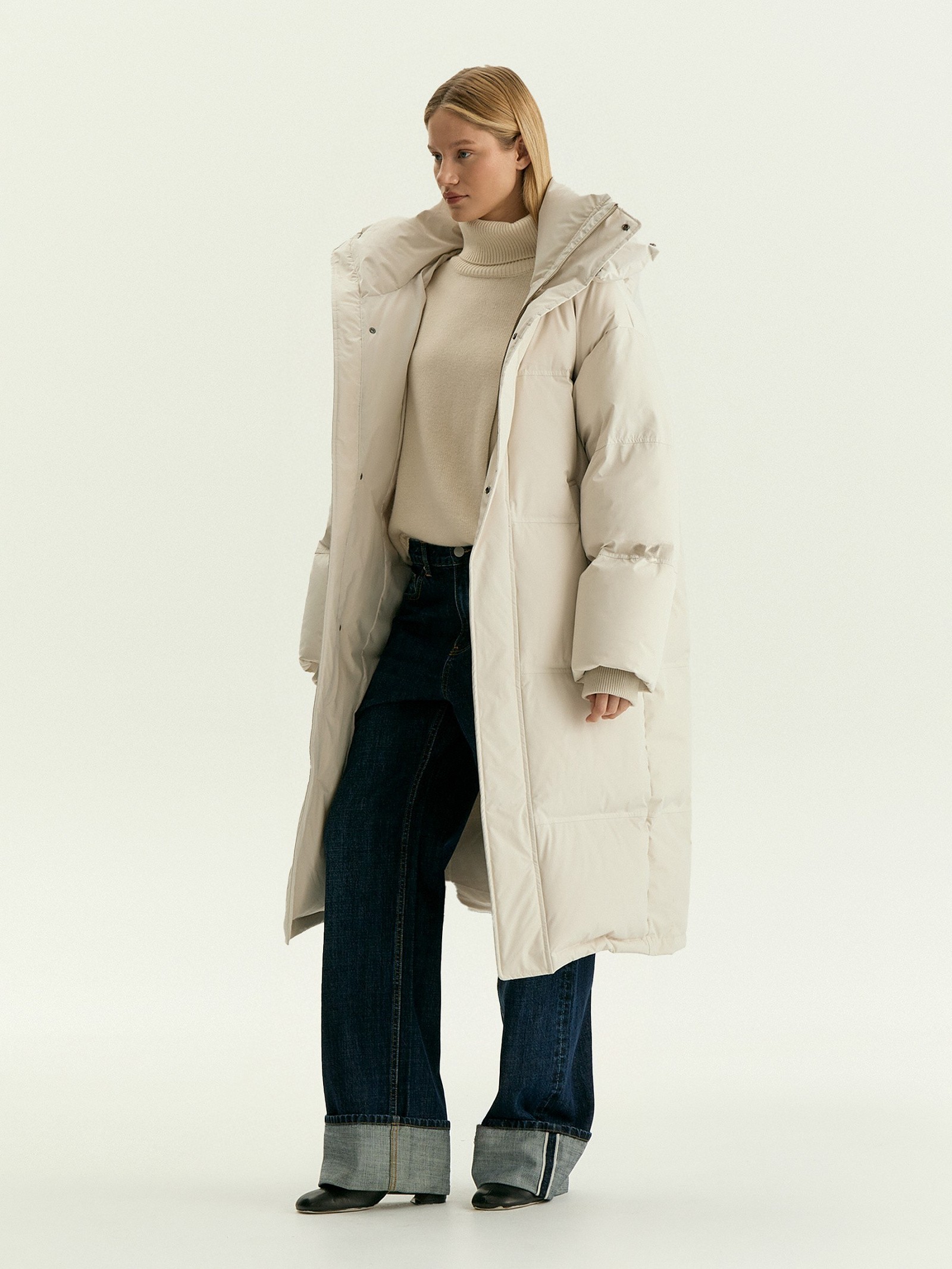 Удлинённый пуховик с пухом и пером