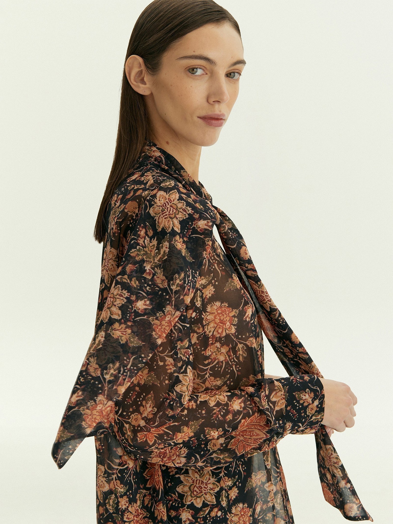 Рубашка с воротником-бантом