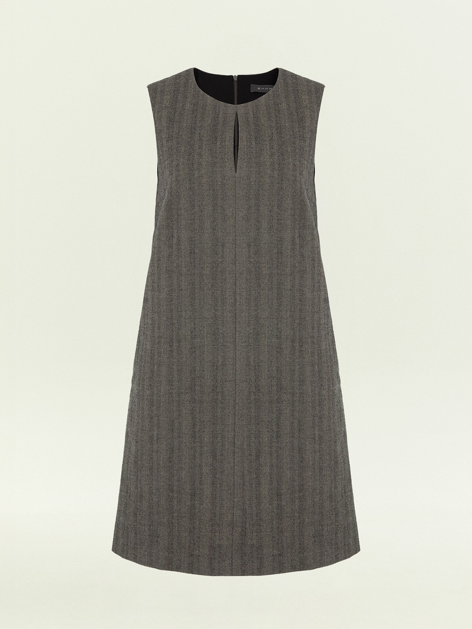 Платье без рукавов