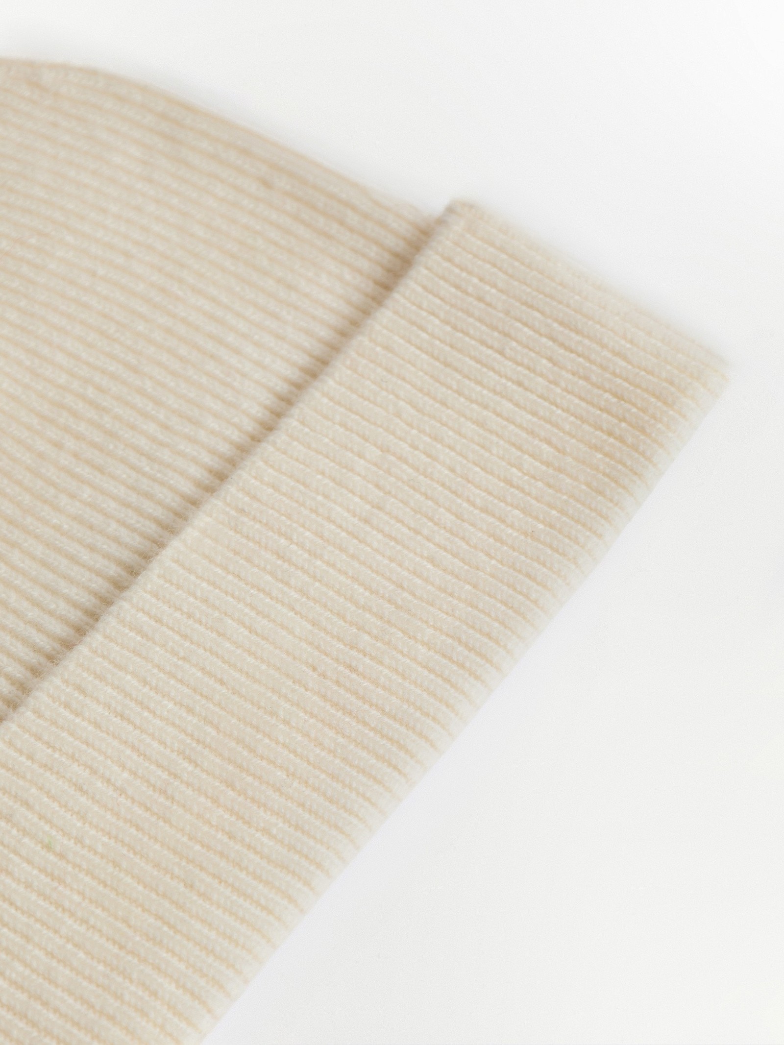 Шапка из шерсти и кашемира