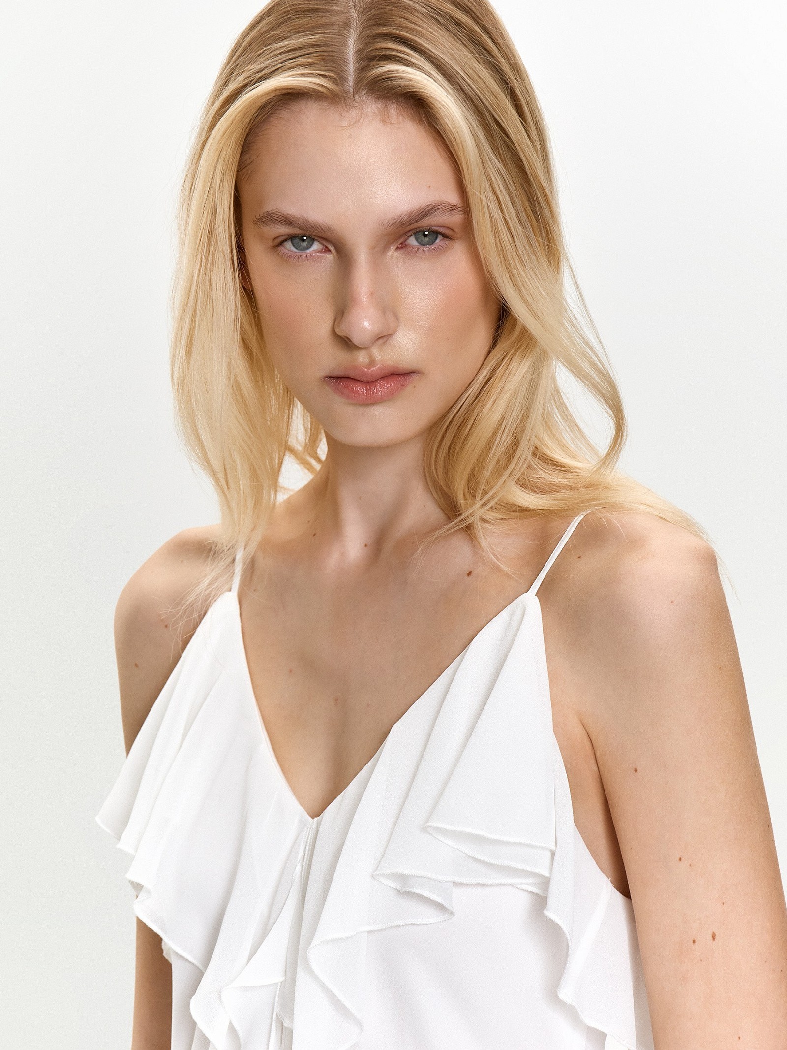 Платье без рукавов