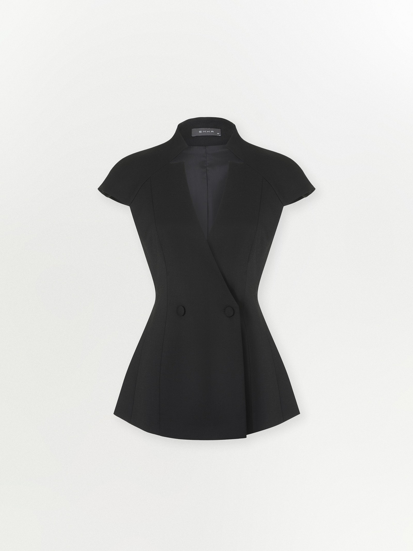 Жилет приталенного кроя