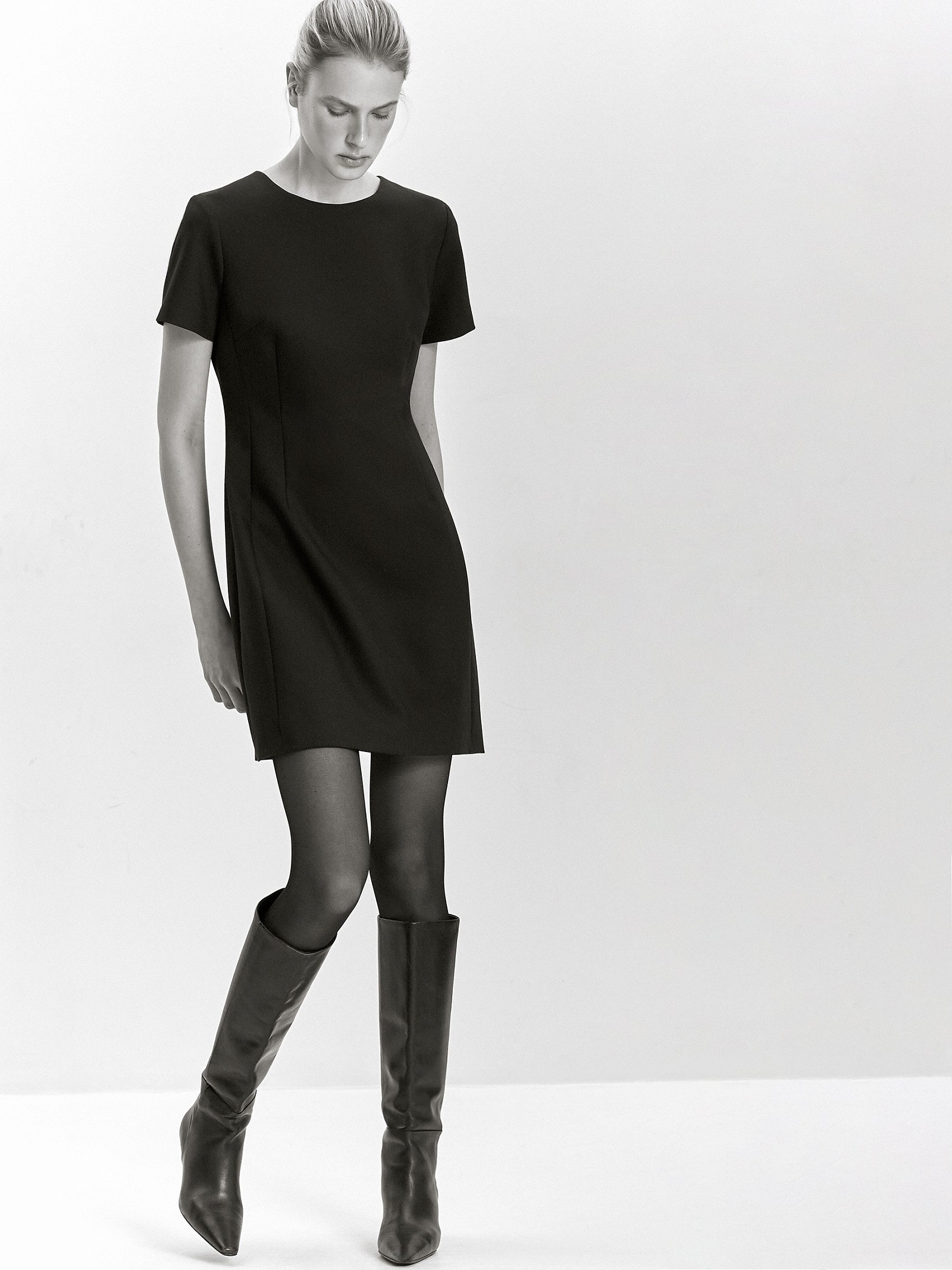 Платье приталенного силуэта