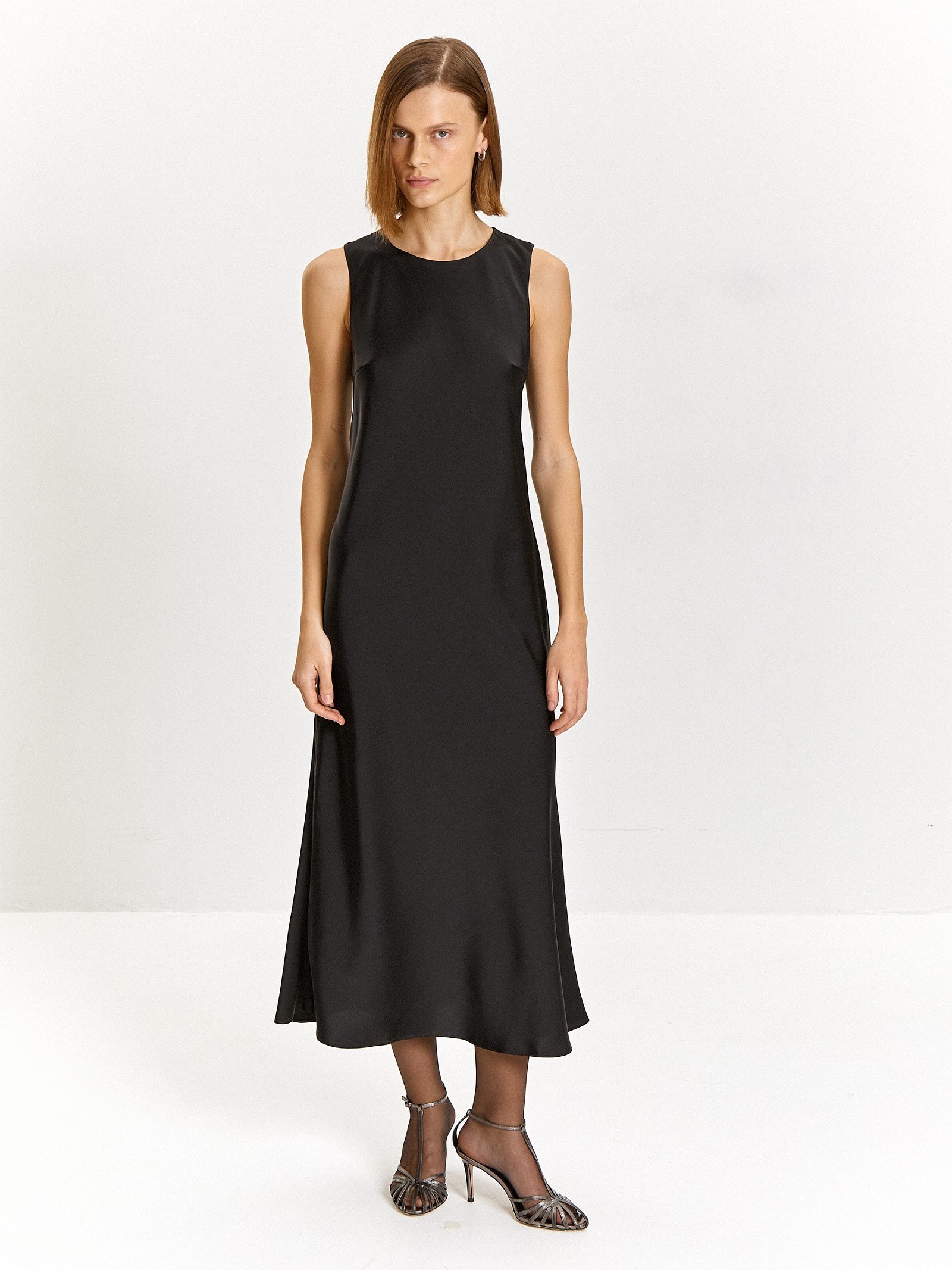 Платье без рукавов