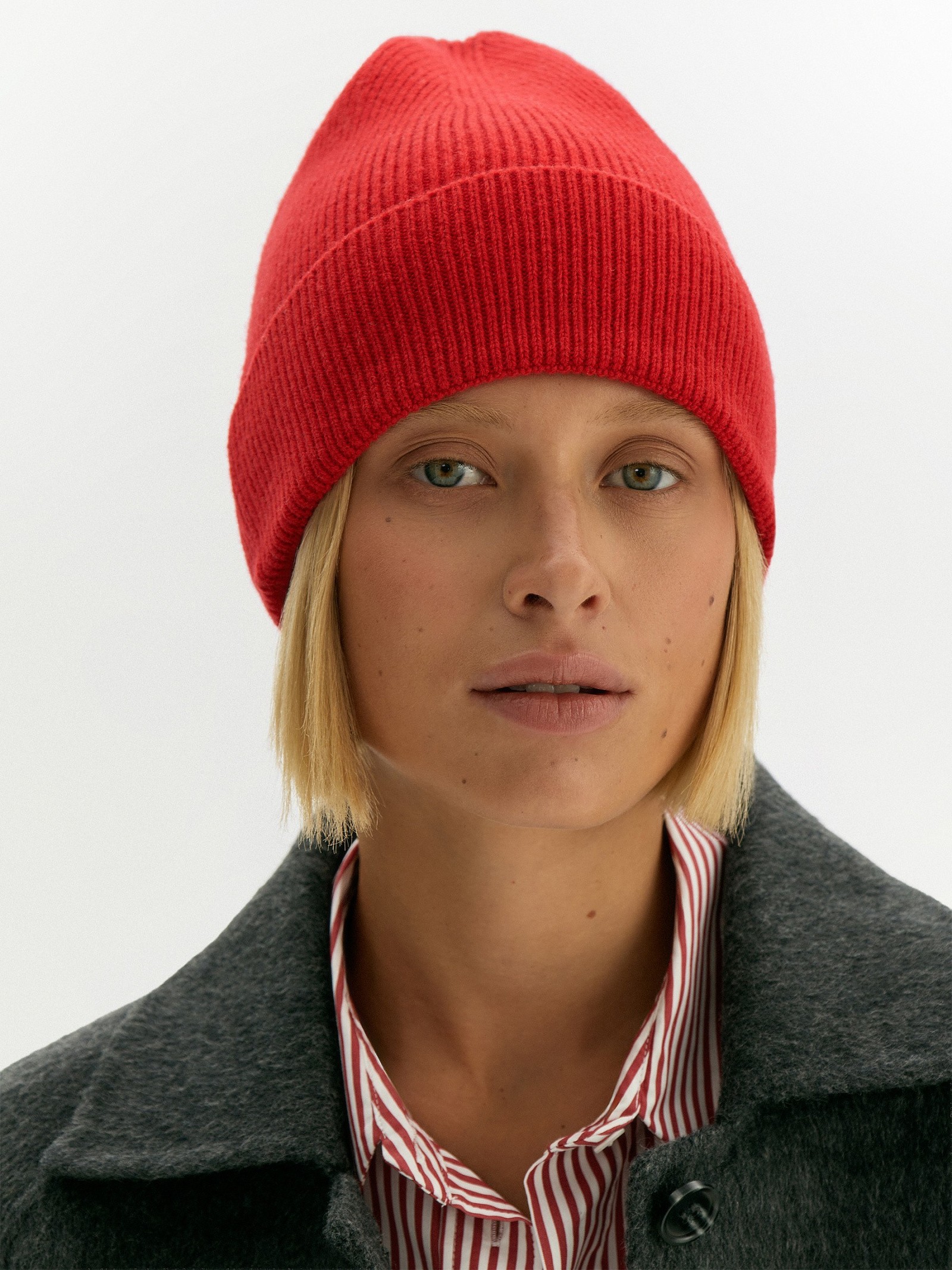 Шапка из шерсти и кашемира