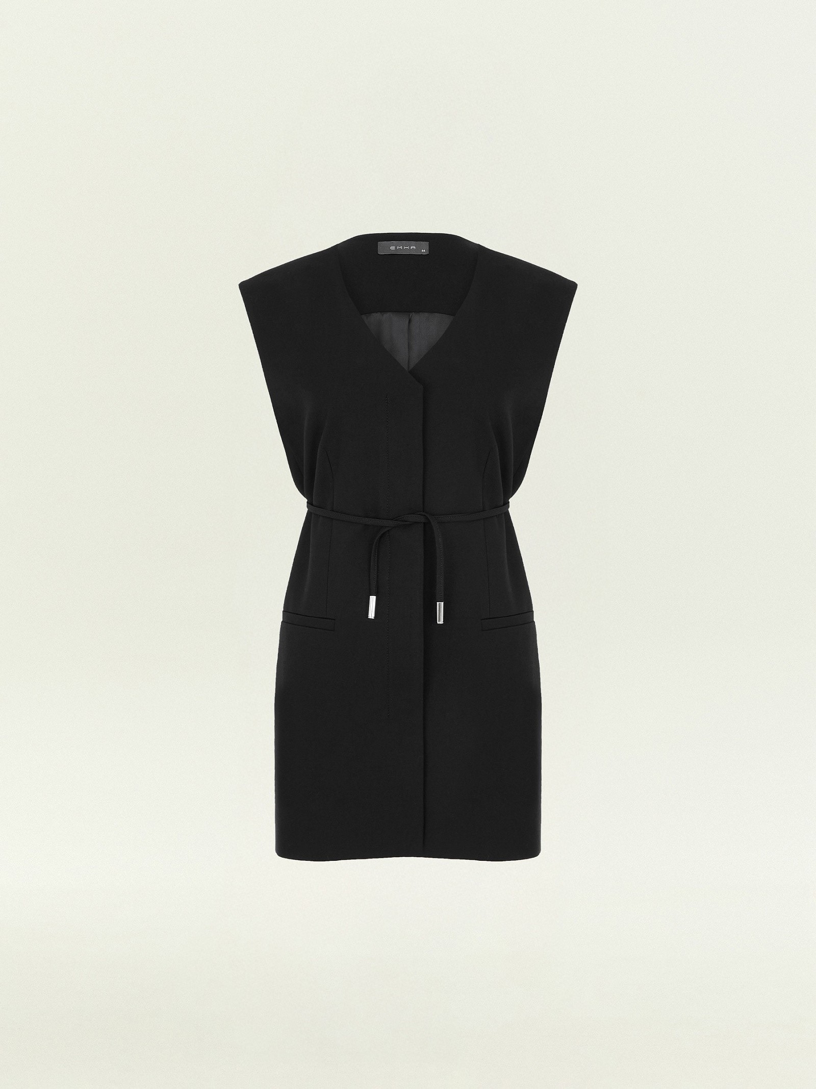 Жилет из костюмной шерсти с поясом