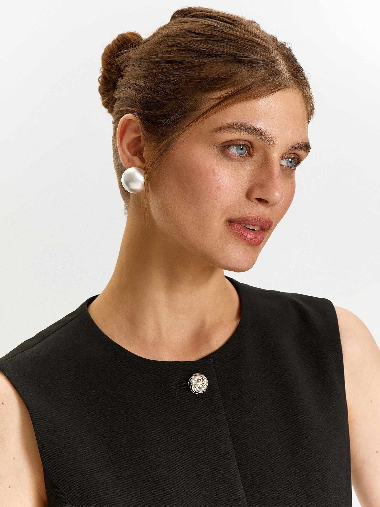 Жилет приталенного кроя