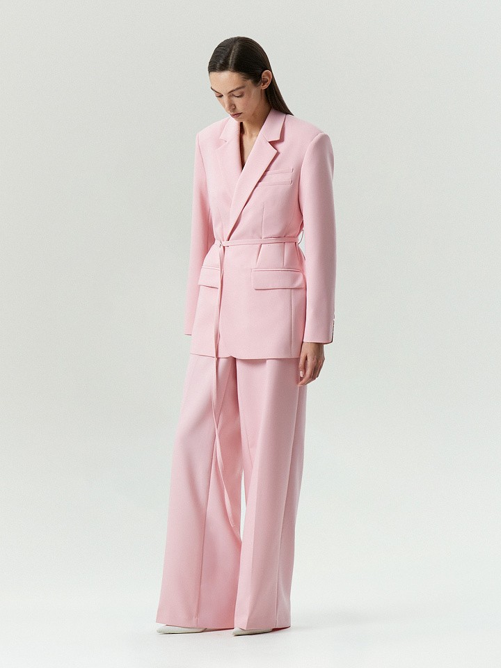 Однобортный жакет с поясом