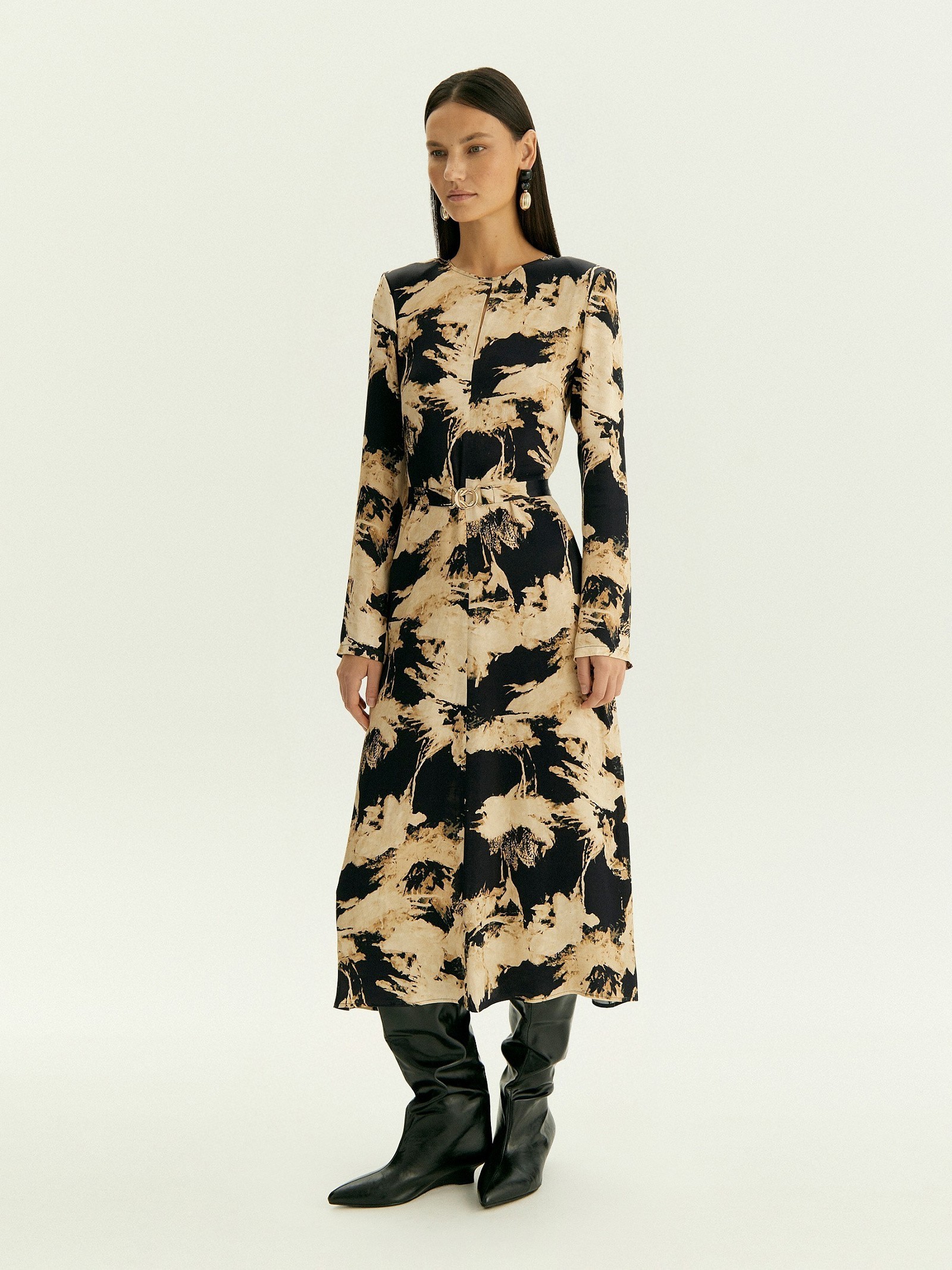 Платье с абстрактым принтом