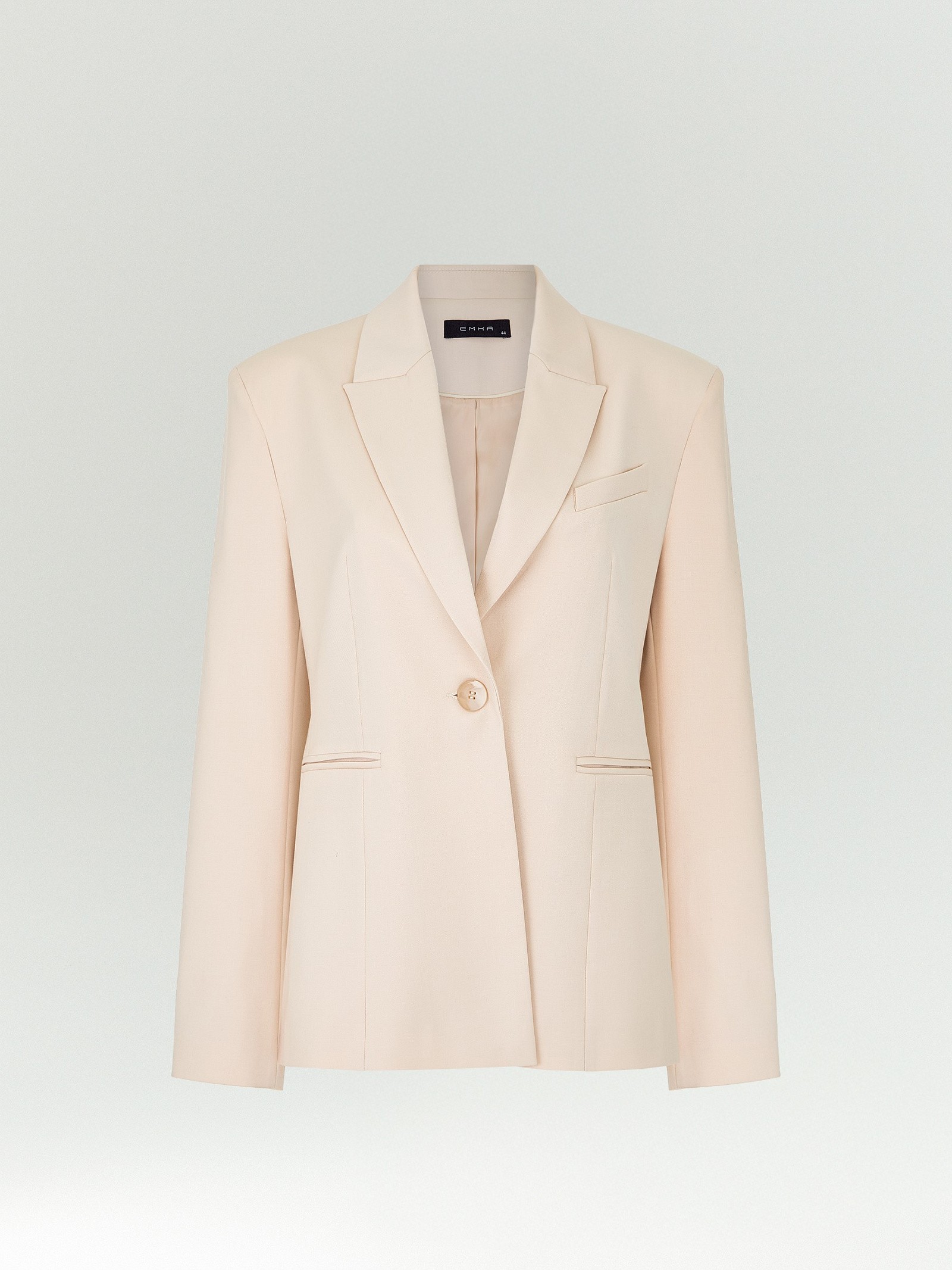 Однобортный жакет приталенного кроя