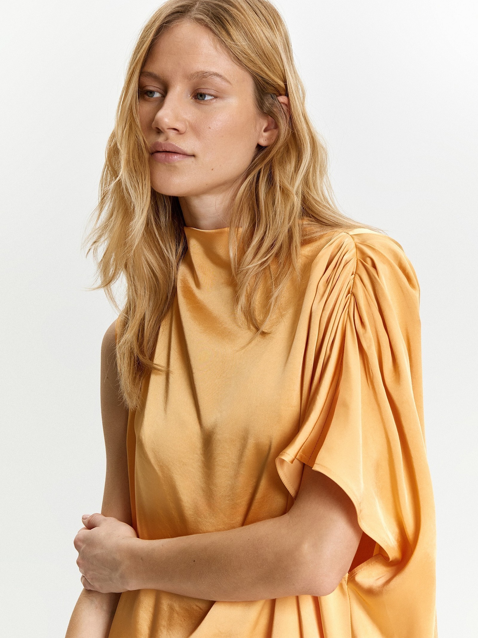 Блузка с поясом