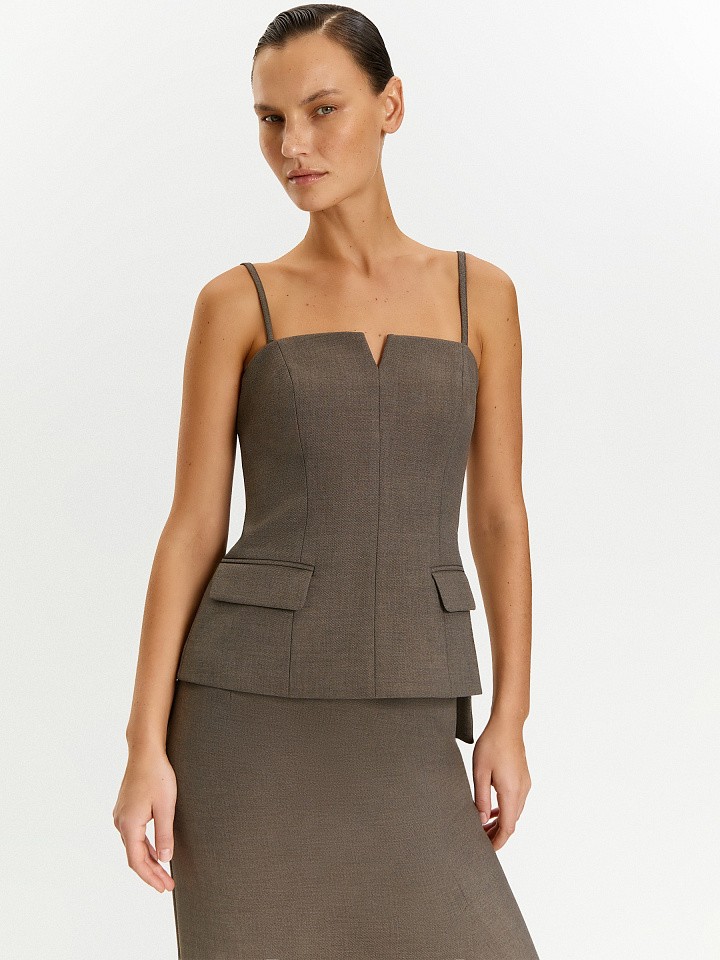 Топ на бретелях