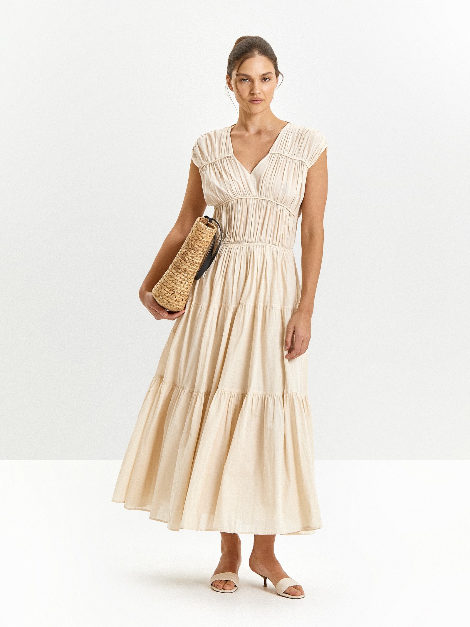 Платье а-силуэта