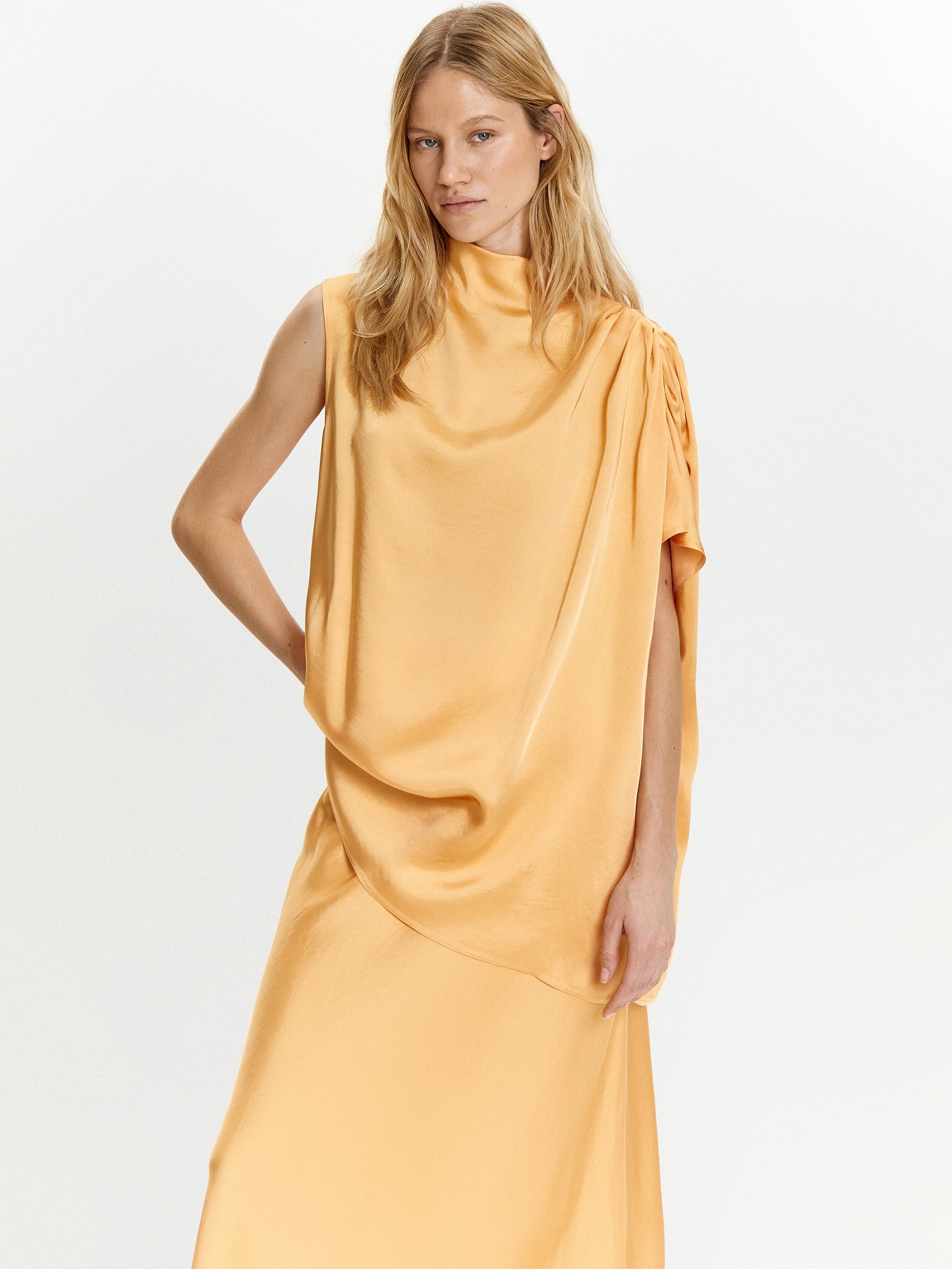 Блузка с поясом