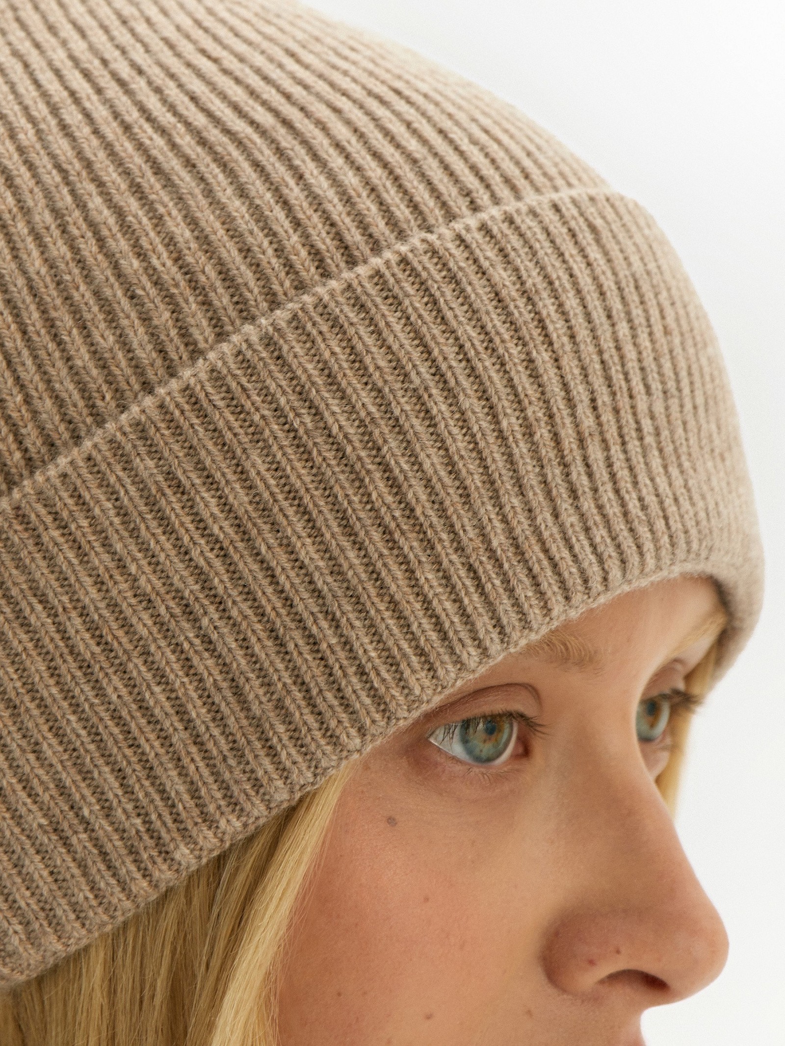 Шапка из шерсти и кашемира