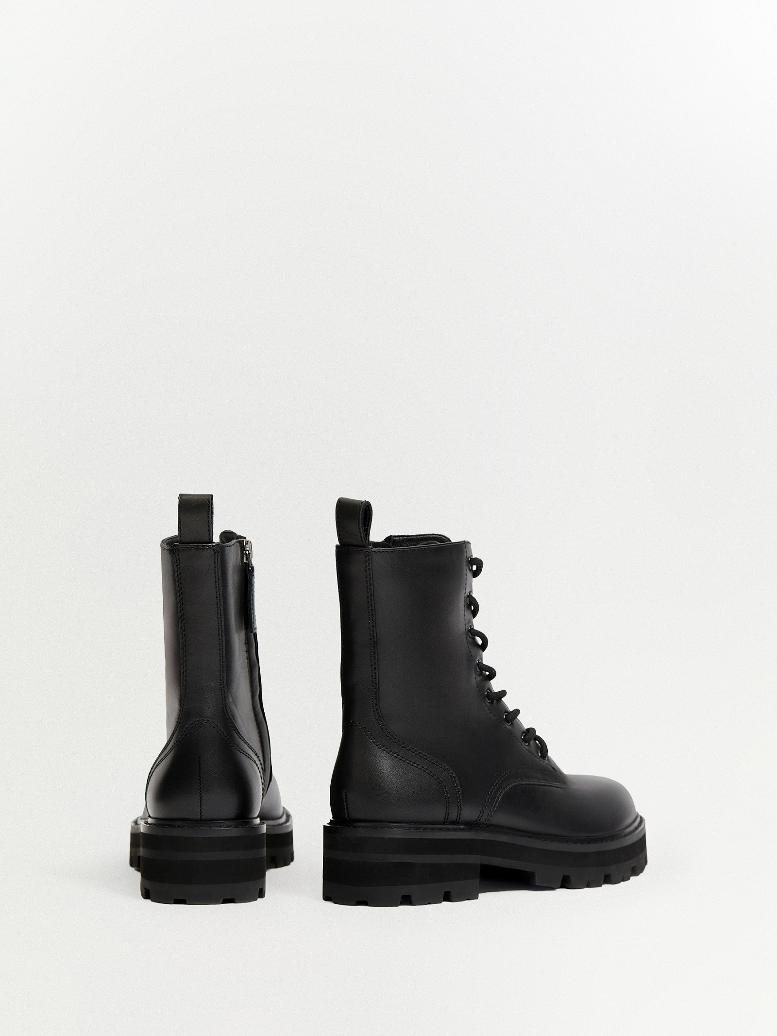 Ботинки на шнуровке