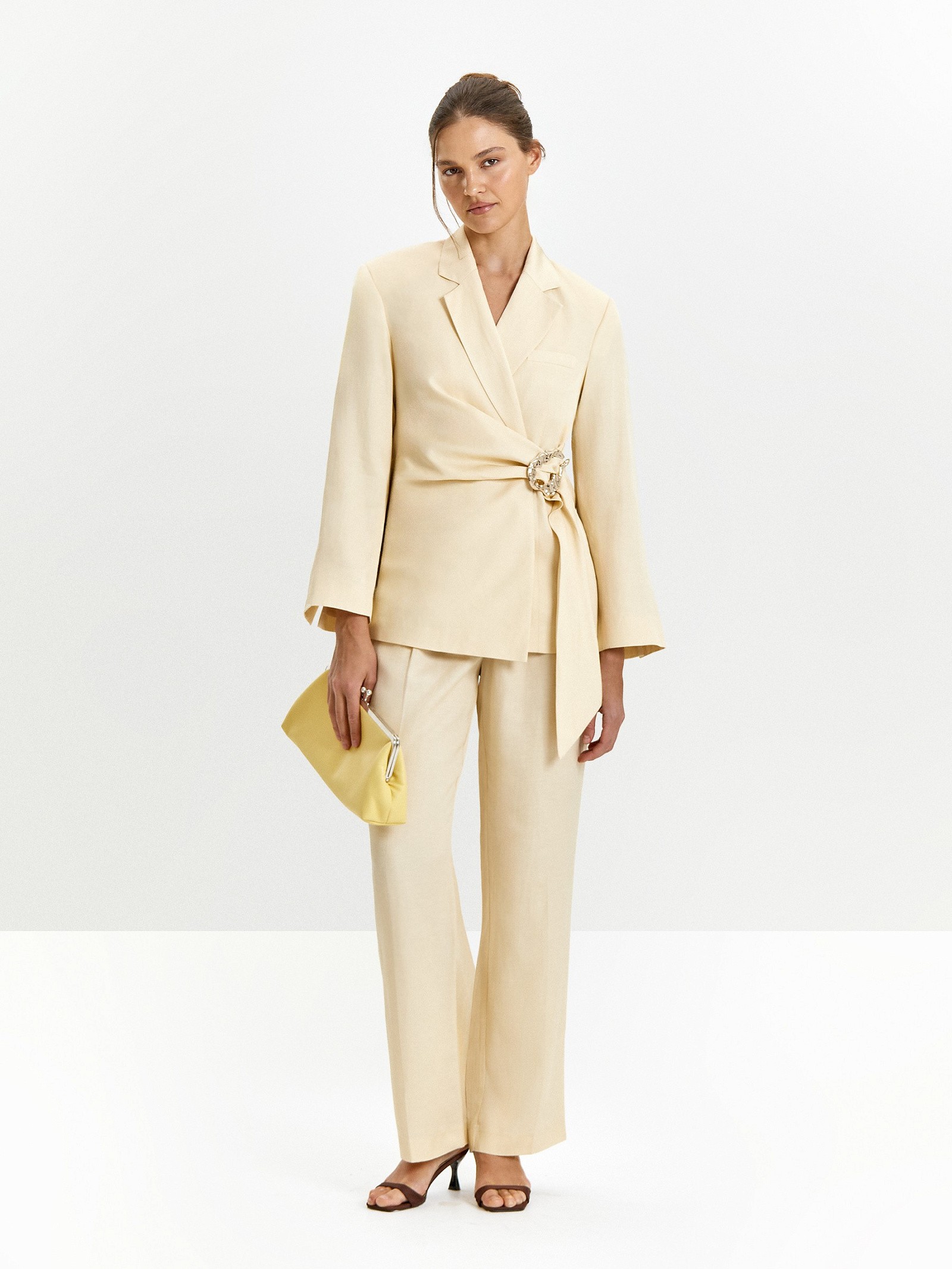 Жакет с поясом на запах с добавлением льна