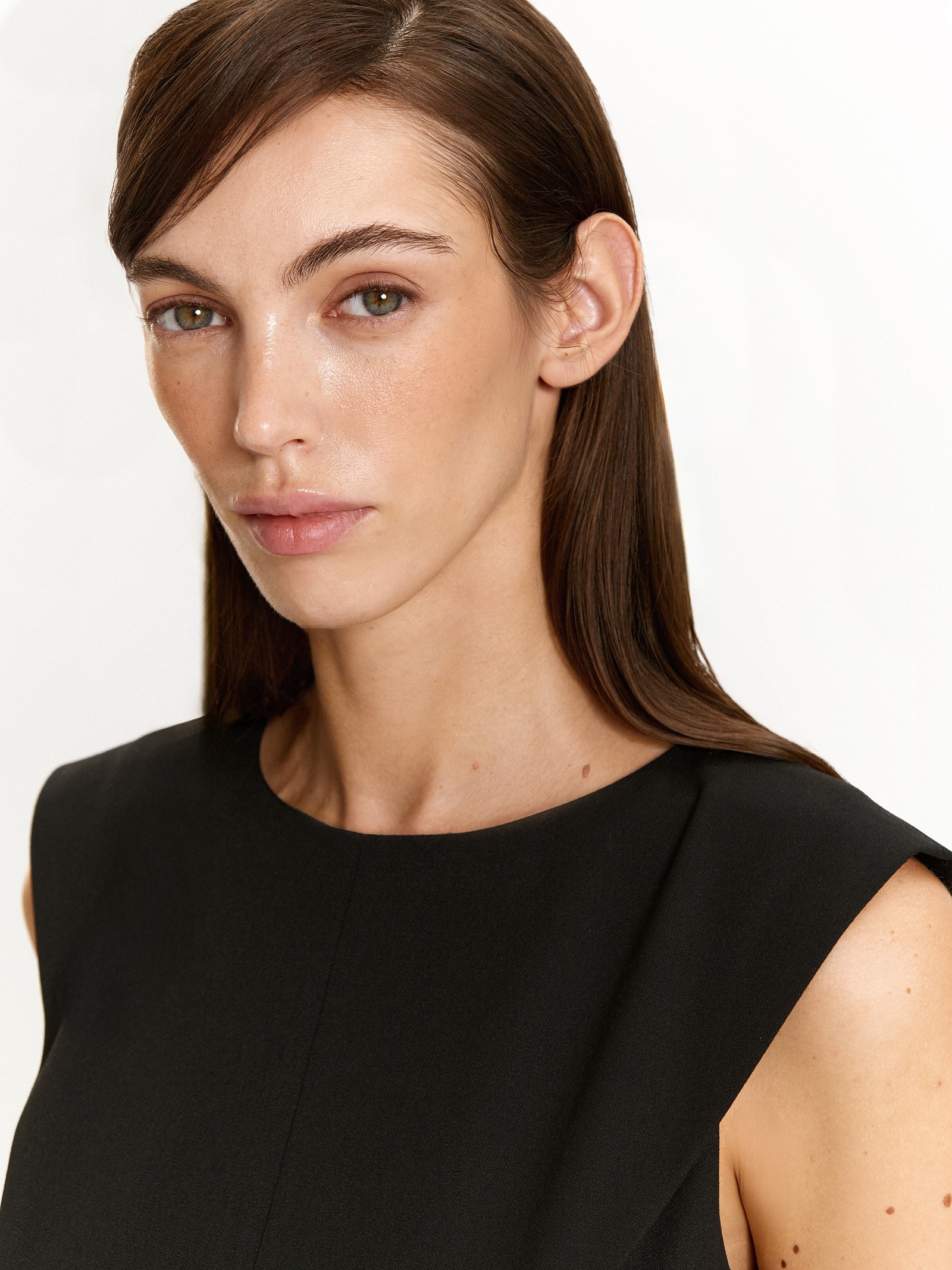 Платье с разрезом