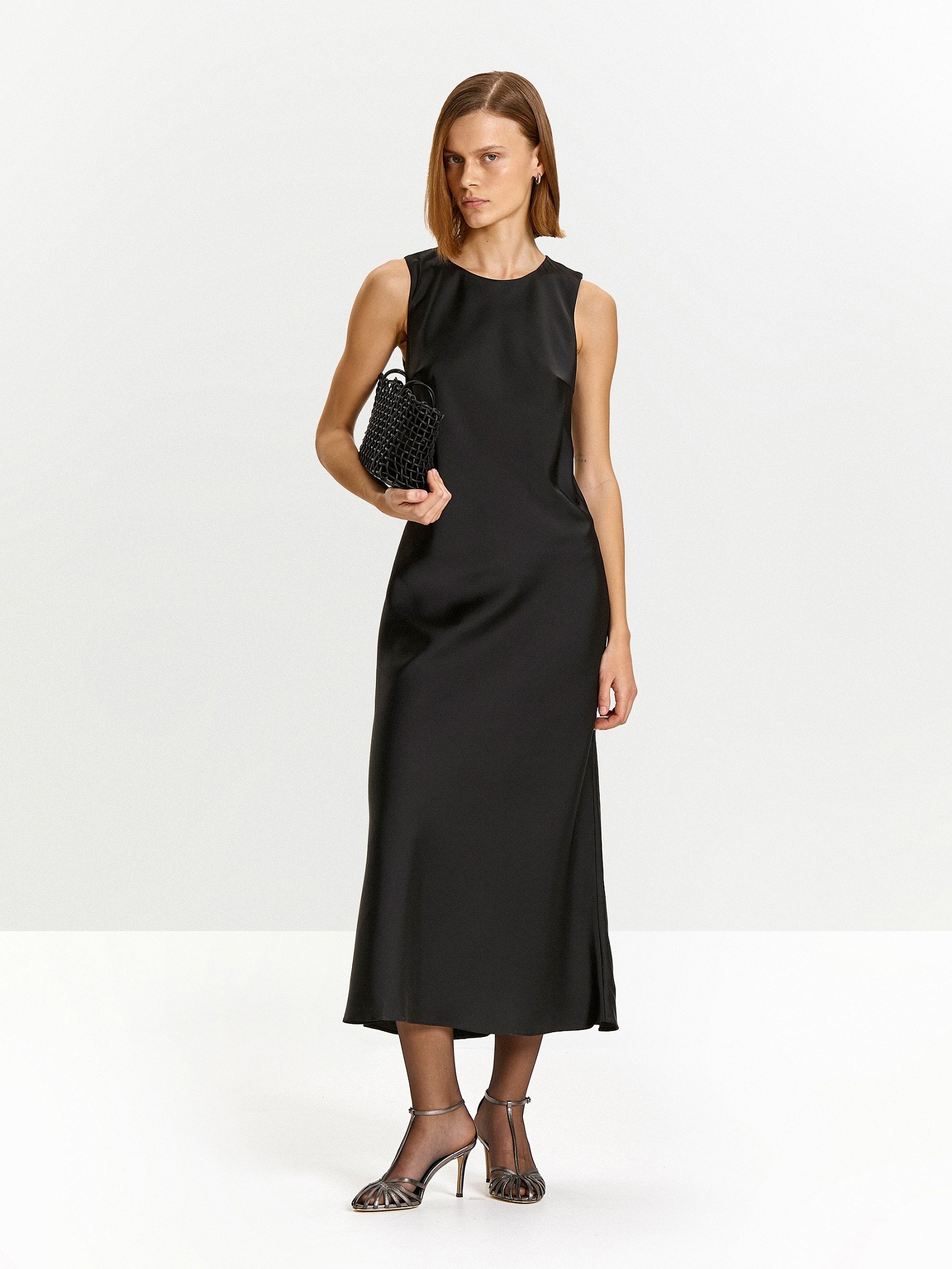 Платье без рукавов