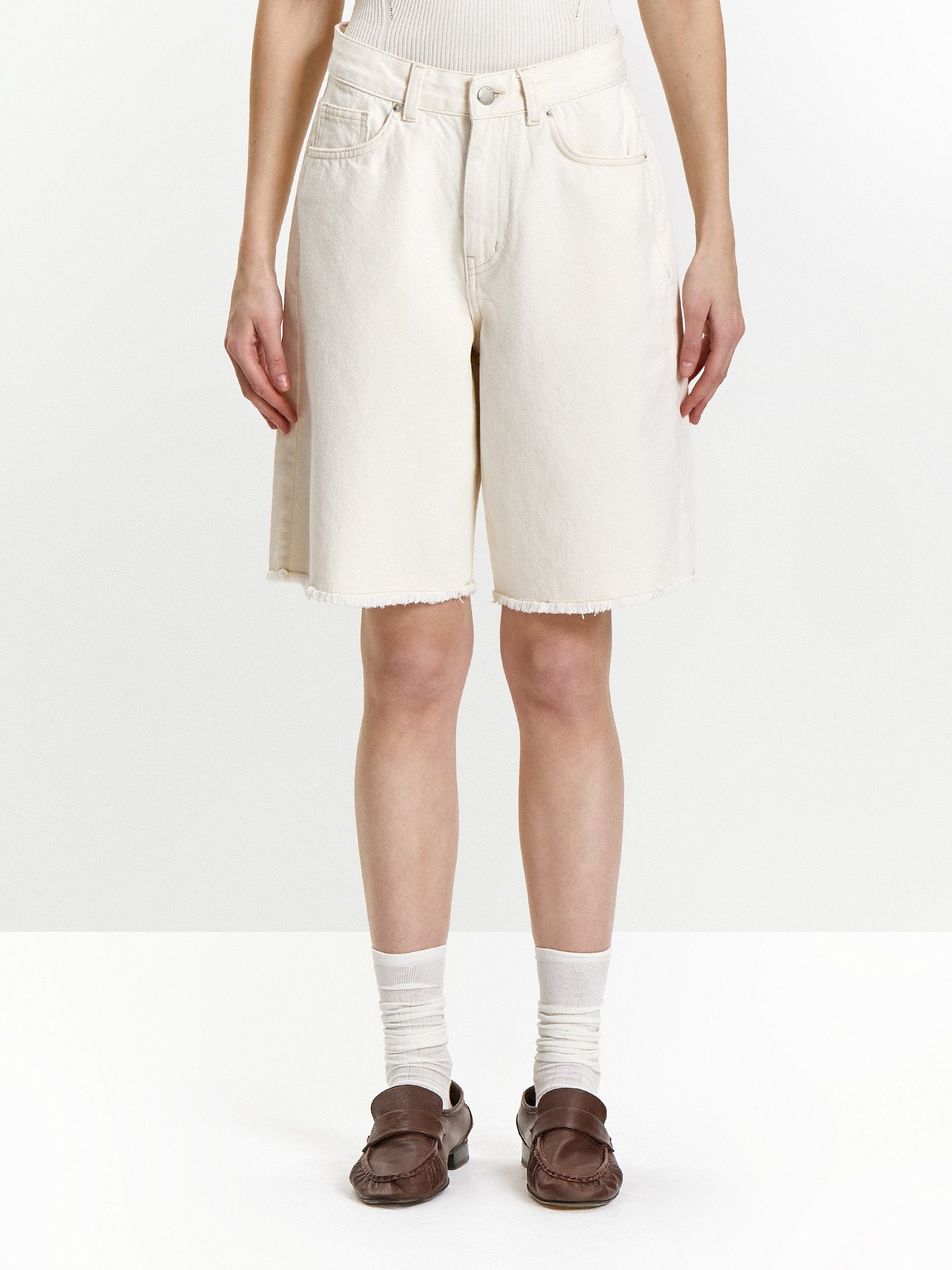 Джинсовые шорты с бахромой