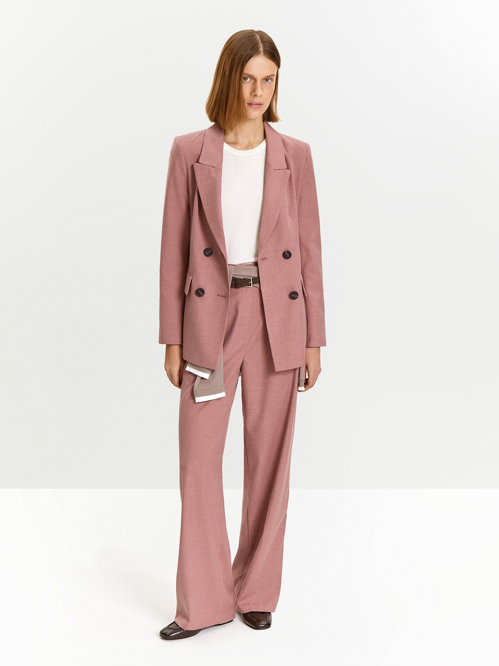 Брюки широкого кроя с защипами