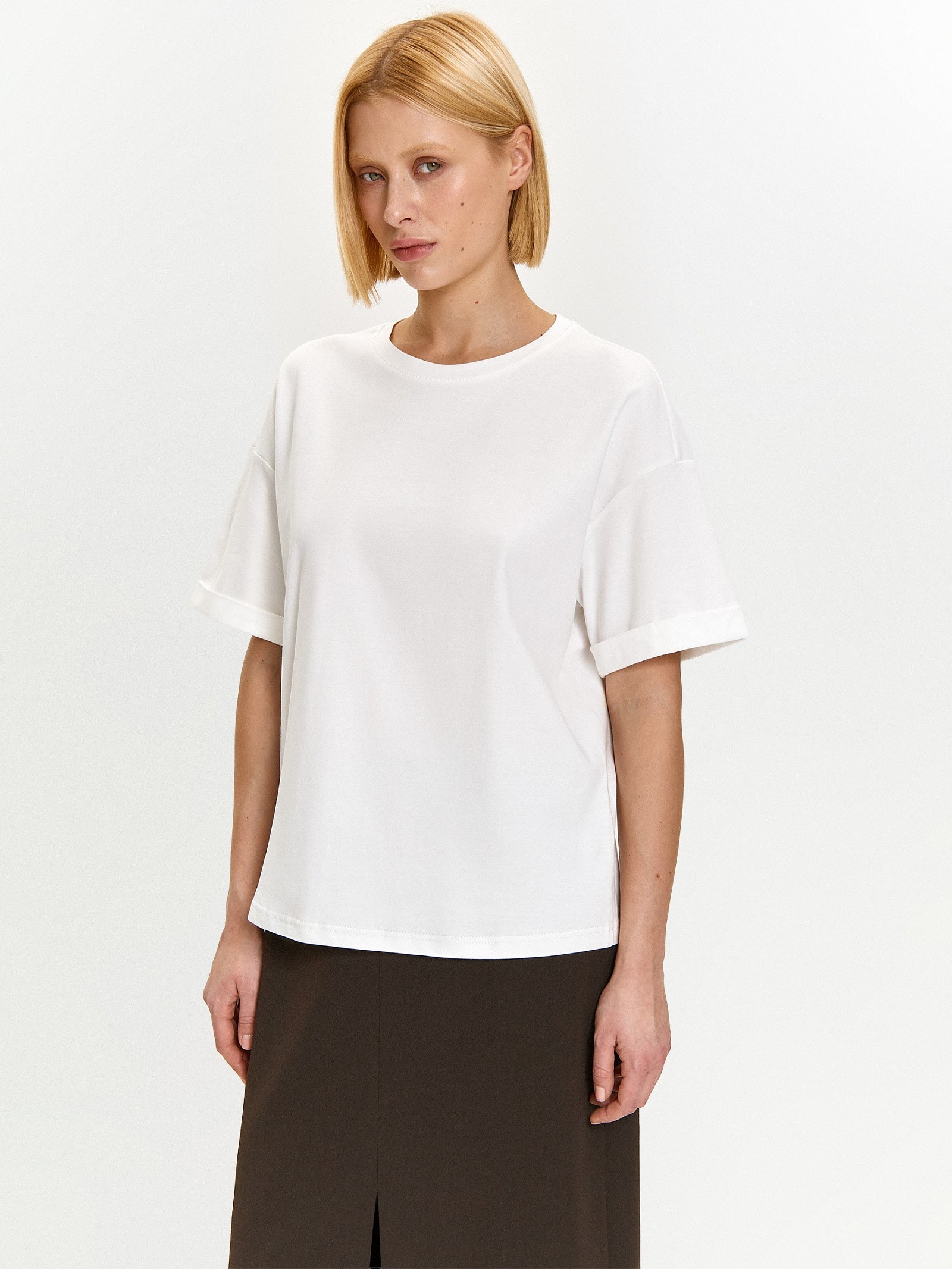 Трикотажная футболка со спущенным плечом