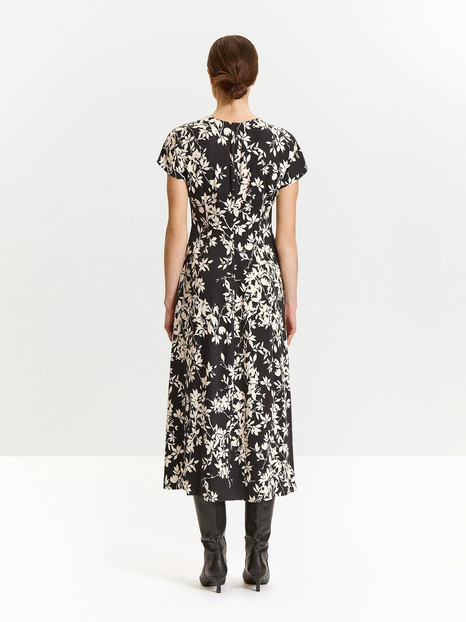 Платье приталенное с принтом