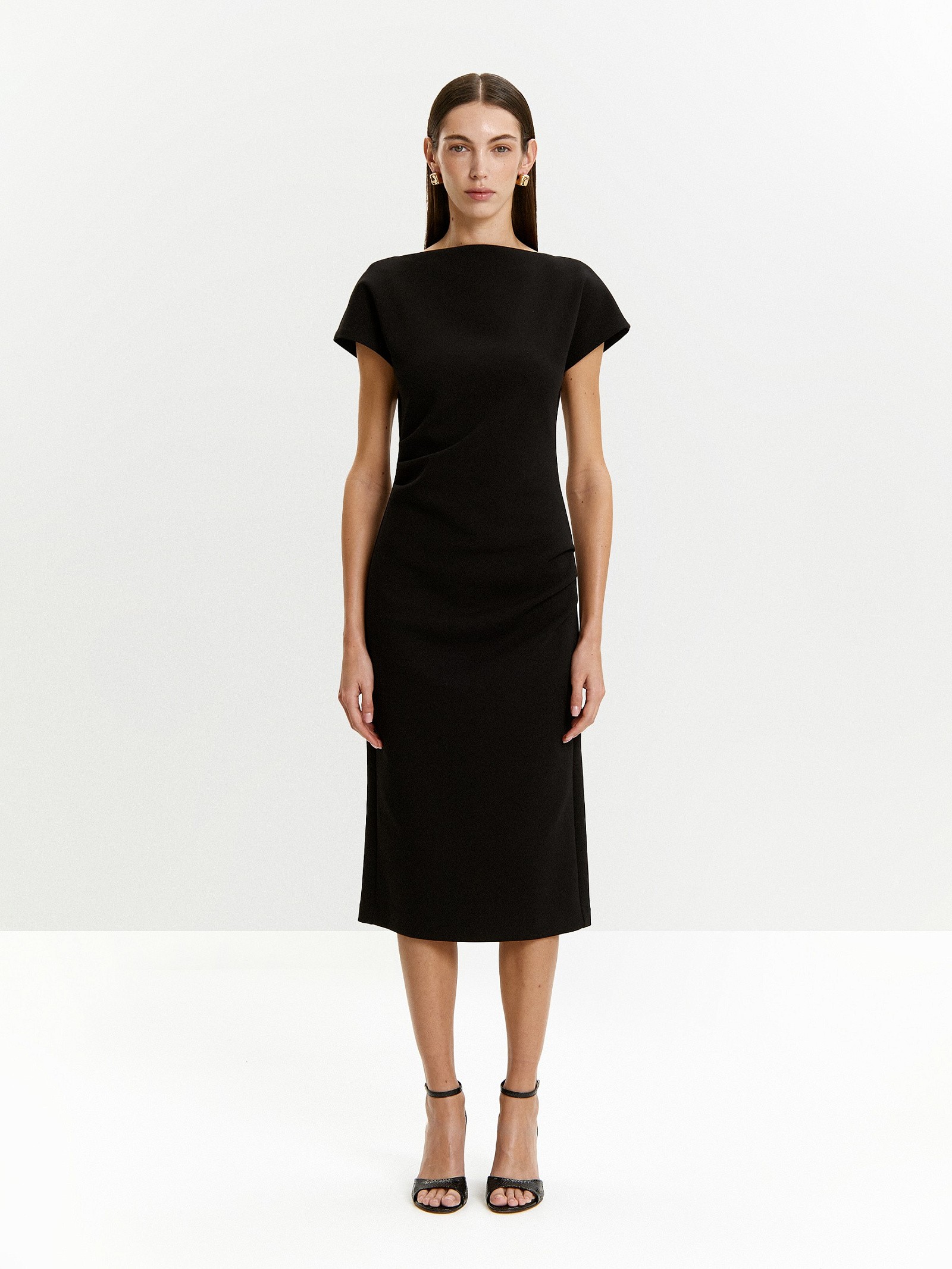 Платье приталенного кроя