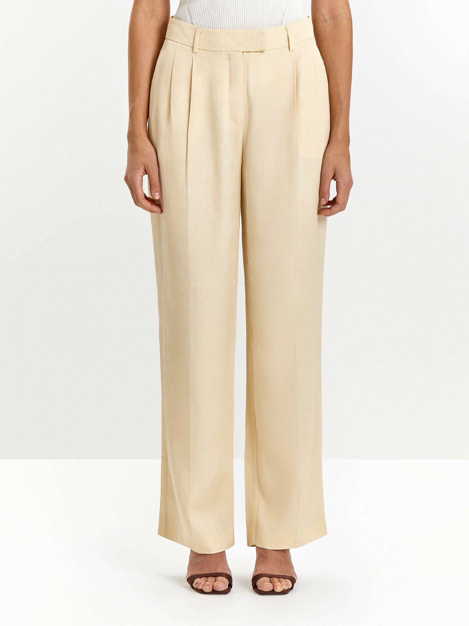 Брюки широкого кроя с защипами с добавлением льна