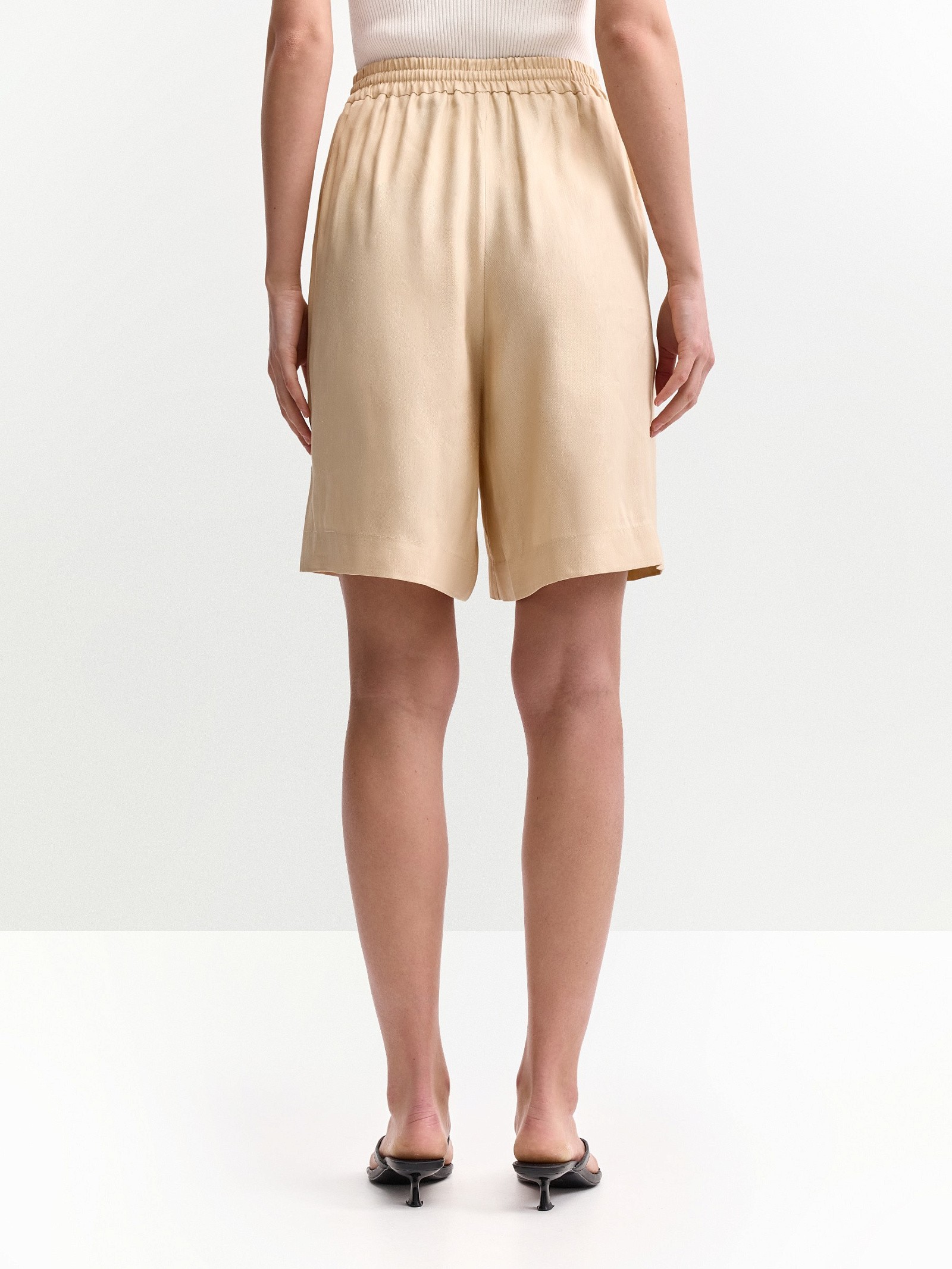 Шорты с карманами