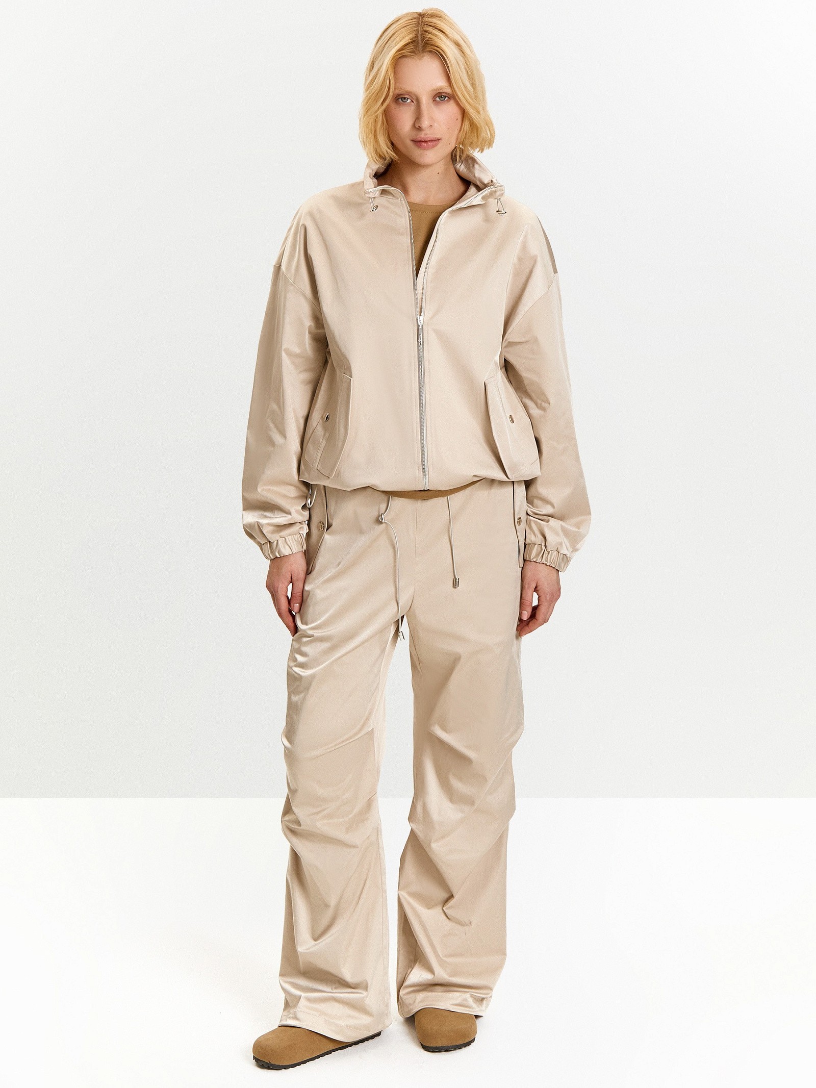 Бомбер с воротником-стойкой