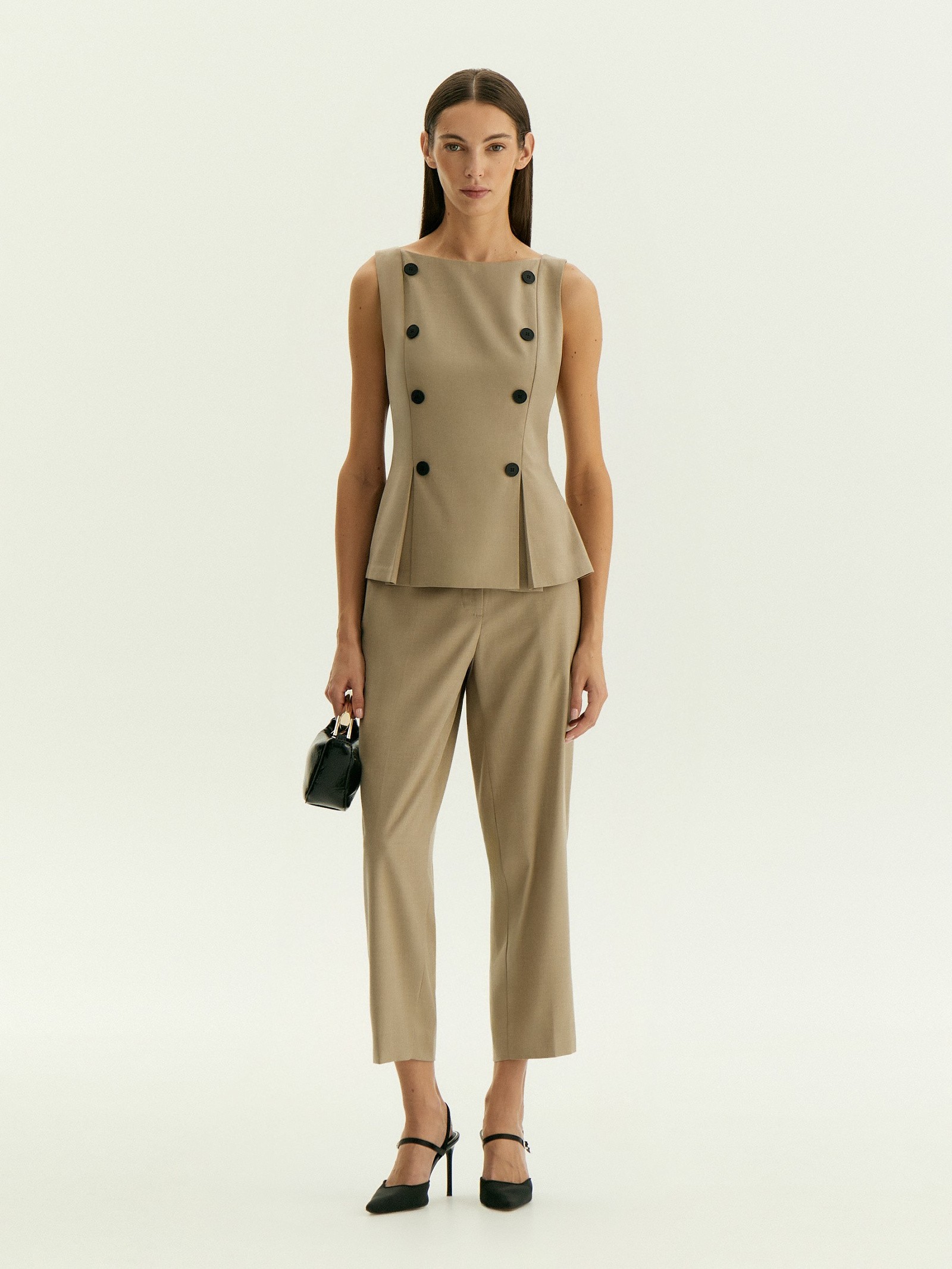 Блузка без рукавов