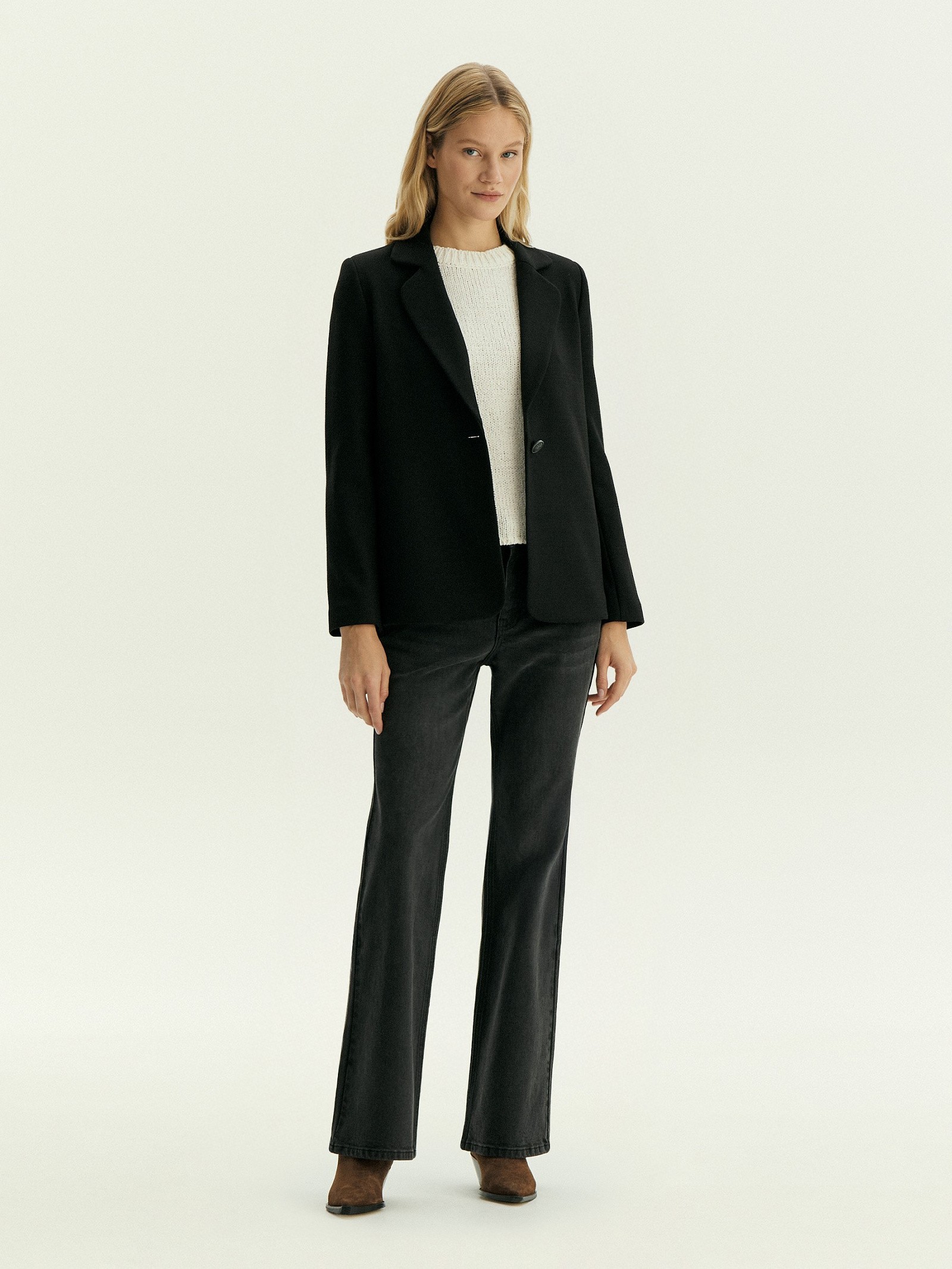 Однобортный жакет приталенного кроя